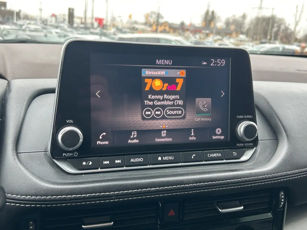 Nissan Rogue снимка Nissan Rogue
