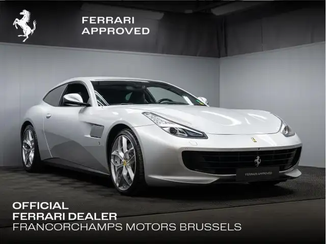 Ferrari GTC4 Lusso T - V8