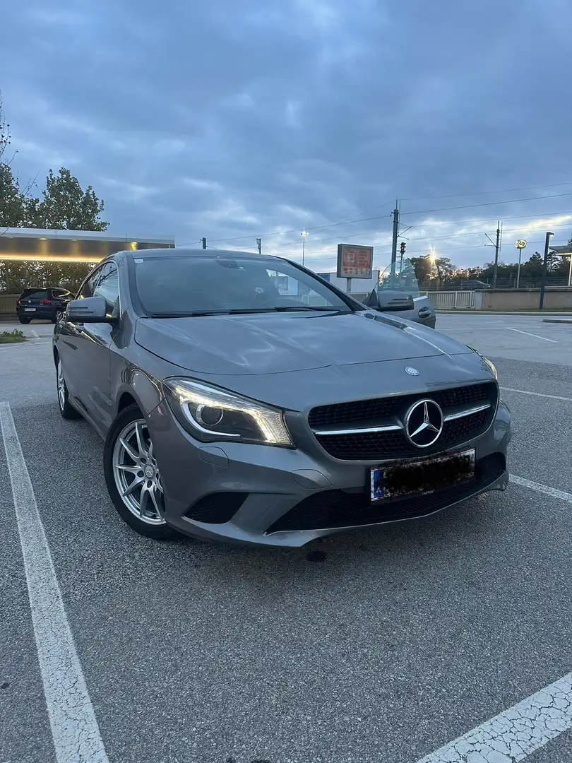 Mercedes-Benz CLA 200 Grau - 2