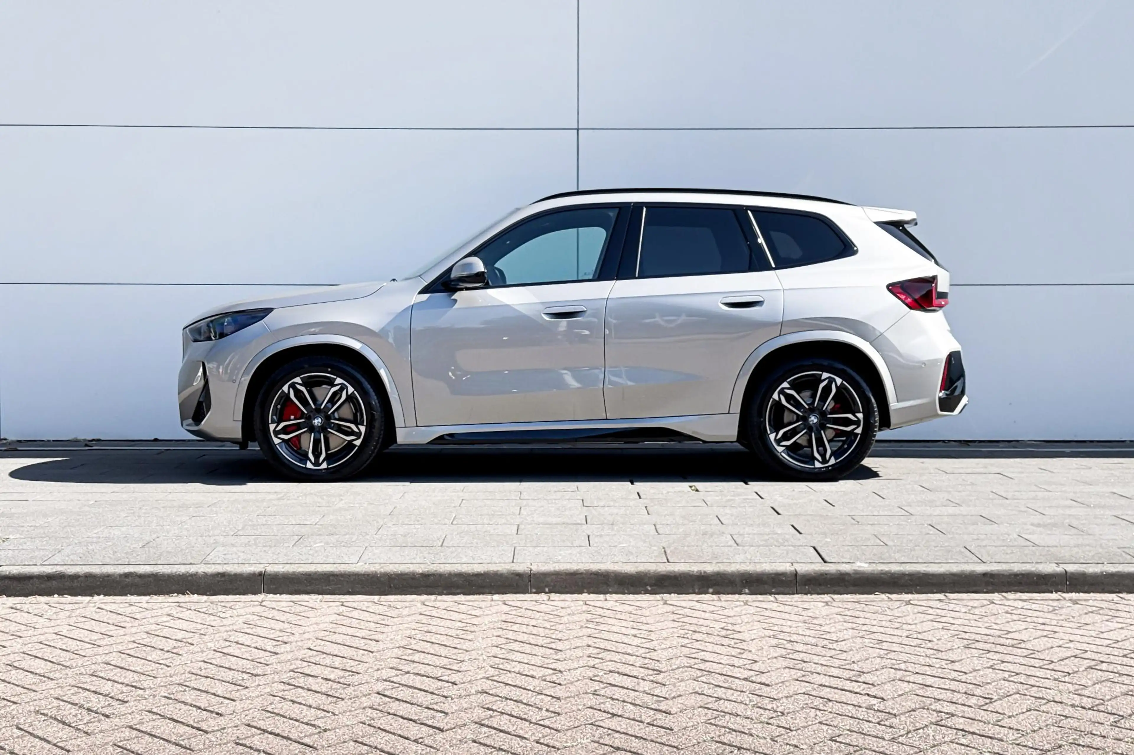 BMW iX1 eDrive20 67 kWh M Sport Edition | M Sportpakket Pr — photo 2