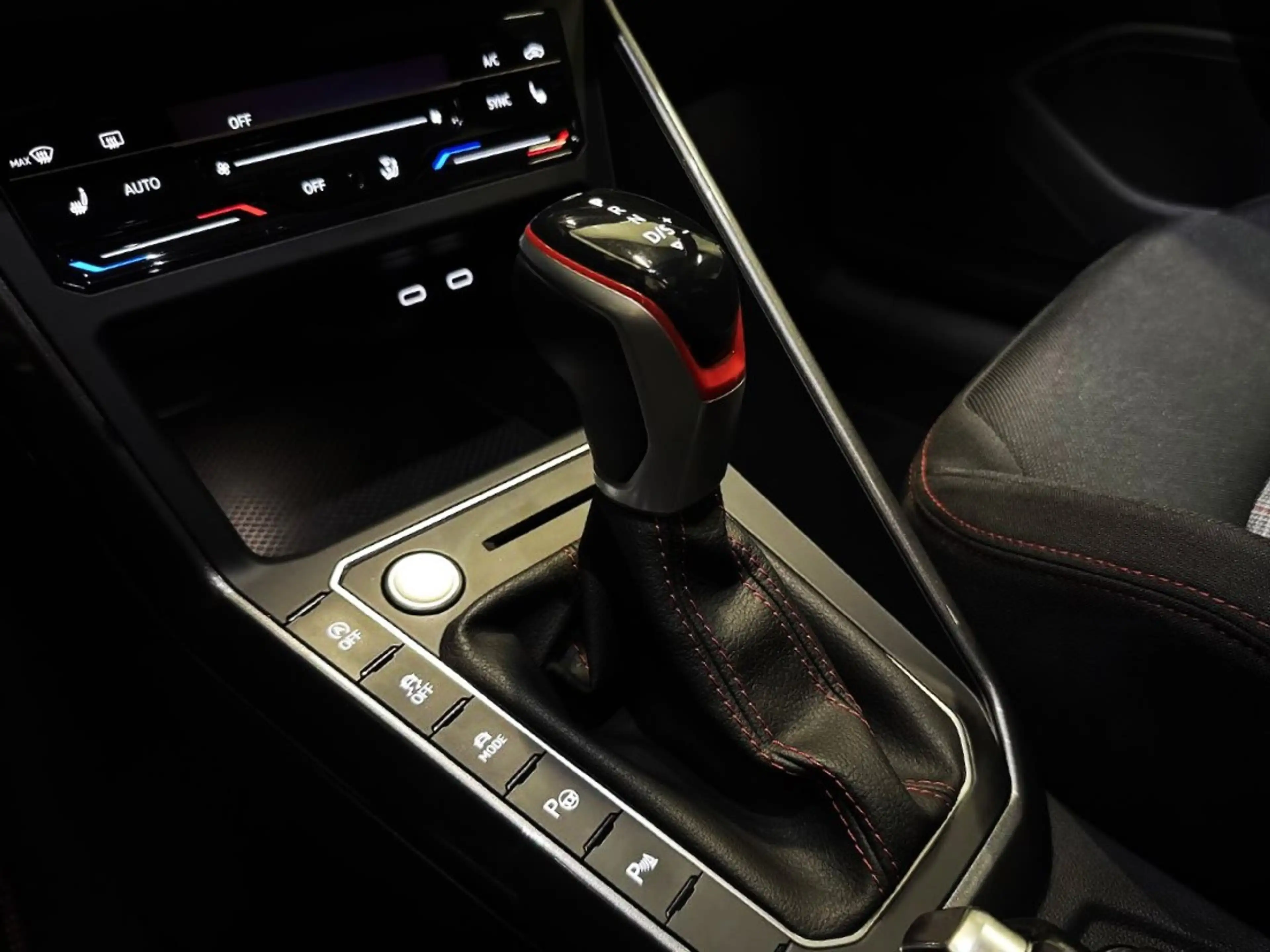 Volkswagen Polo GTI 2.0 TSI GTI|PANO|SFEER|BEATS|BLINDSPOT|KEYLESS|BOM — photo 32