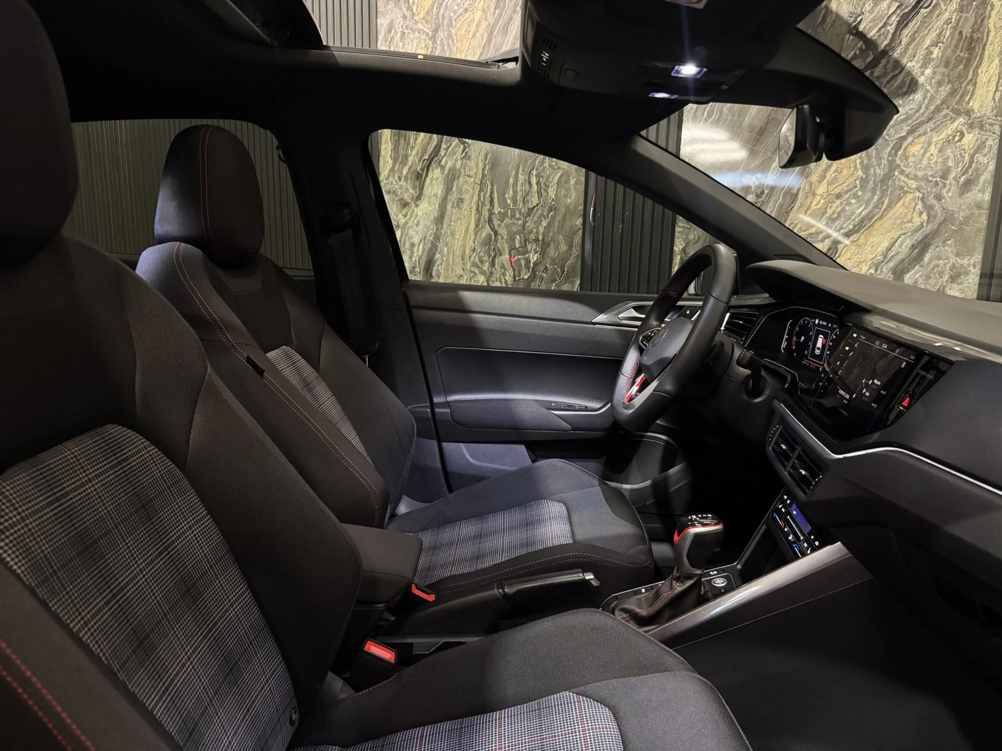Volkswagen Polo GTI 2.0 TSI GTI|PANO|SFEER|BEATS|BLINDSPOT|KEYLESS|BOM — photo 24