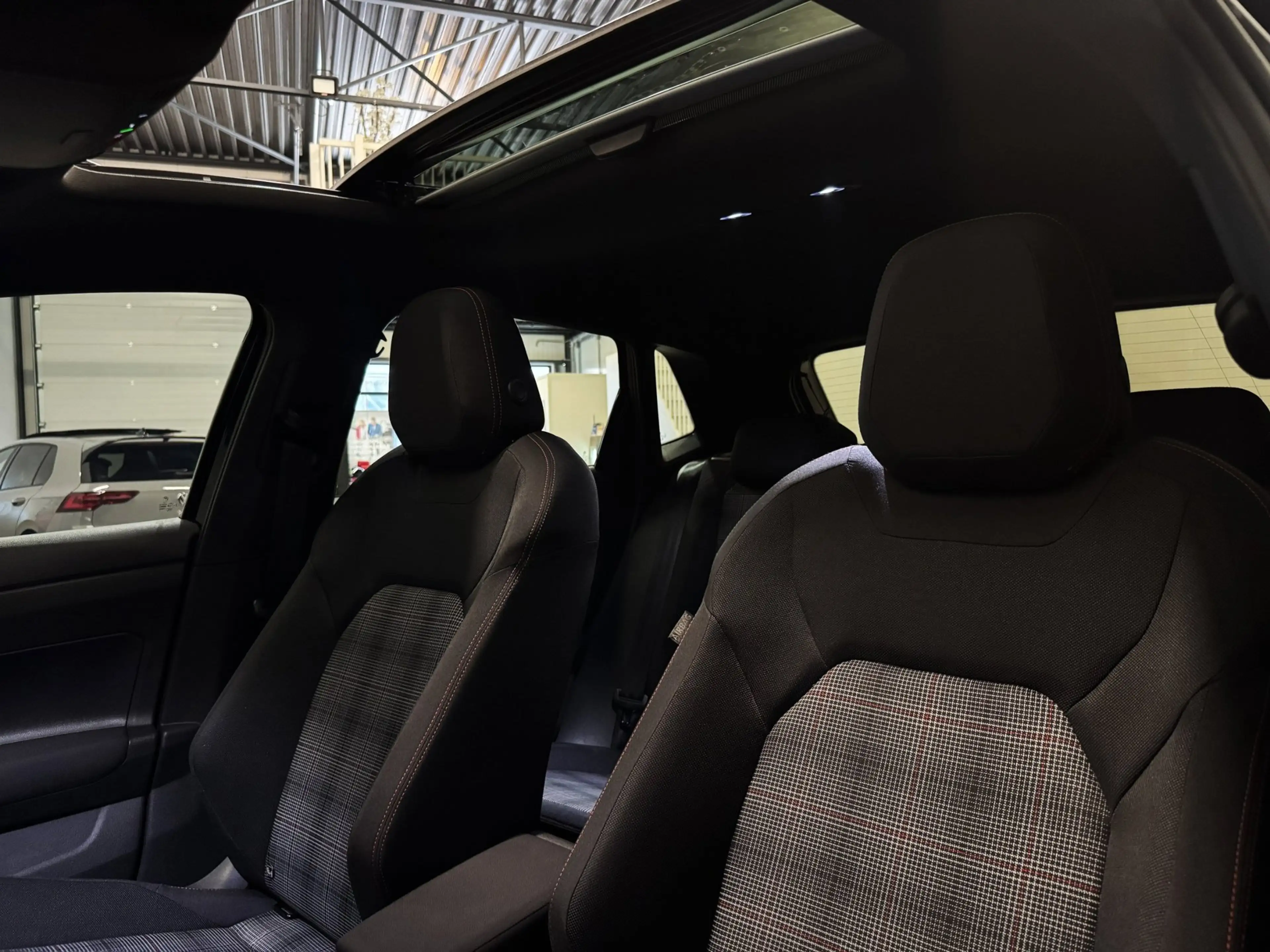 Volkswagen Polo GTI 2.0 TSI GTI|PANO|SFEER|BEATS|BLINDSPOT|KEYLESS|BOM — photo 17