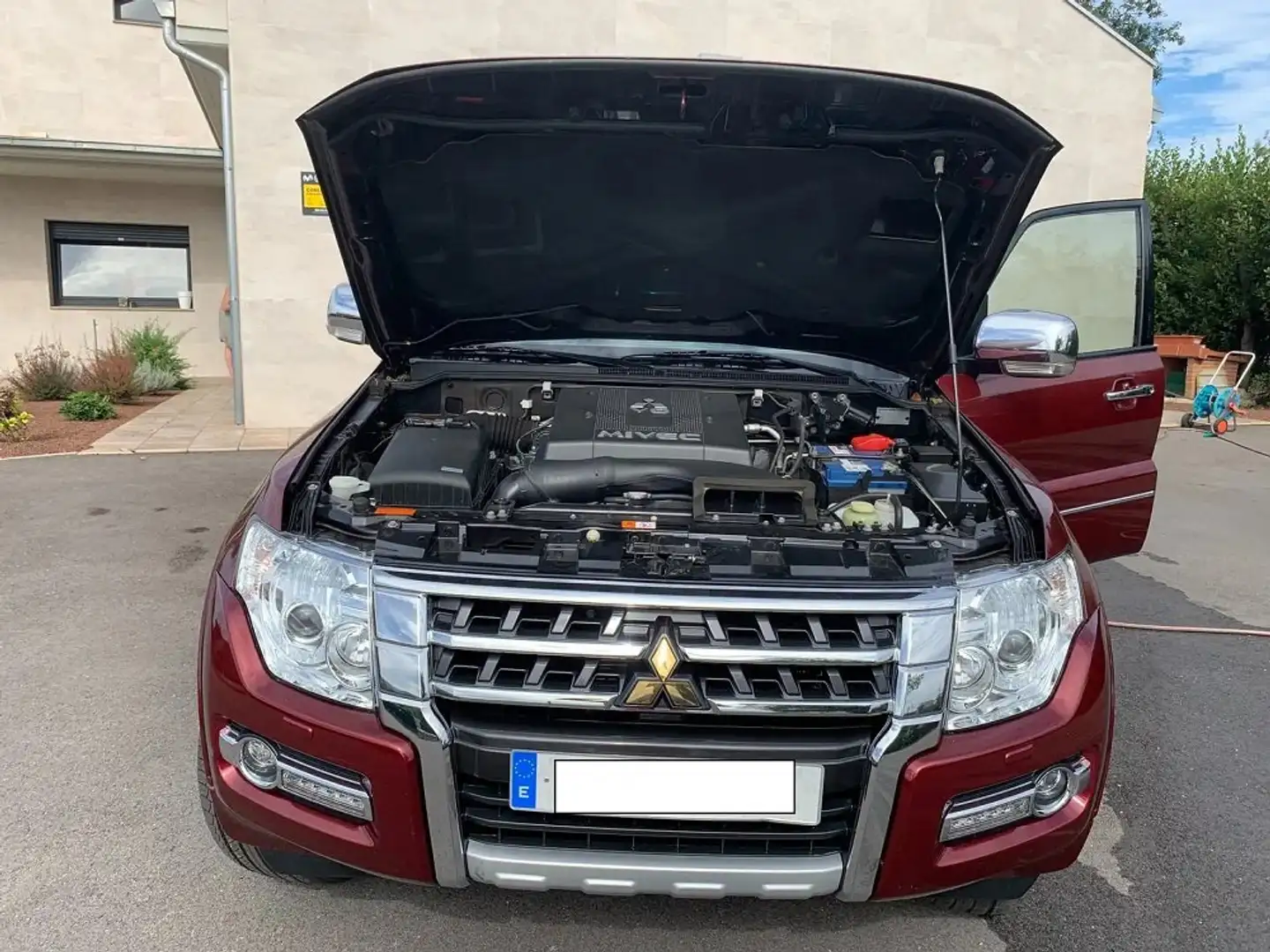 Mitsubishi Pajero Pajero 5p 3.8 V6 Instyle auto Rojo - 1