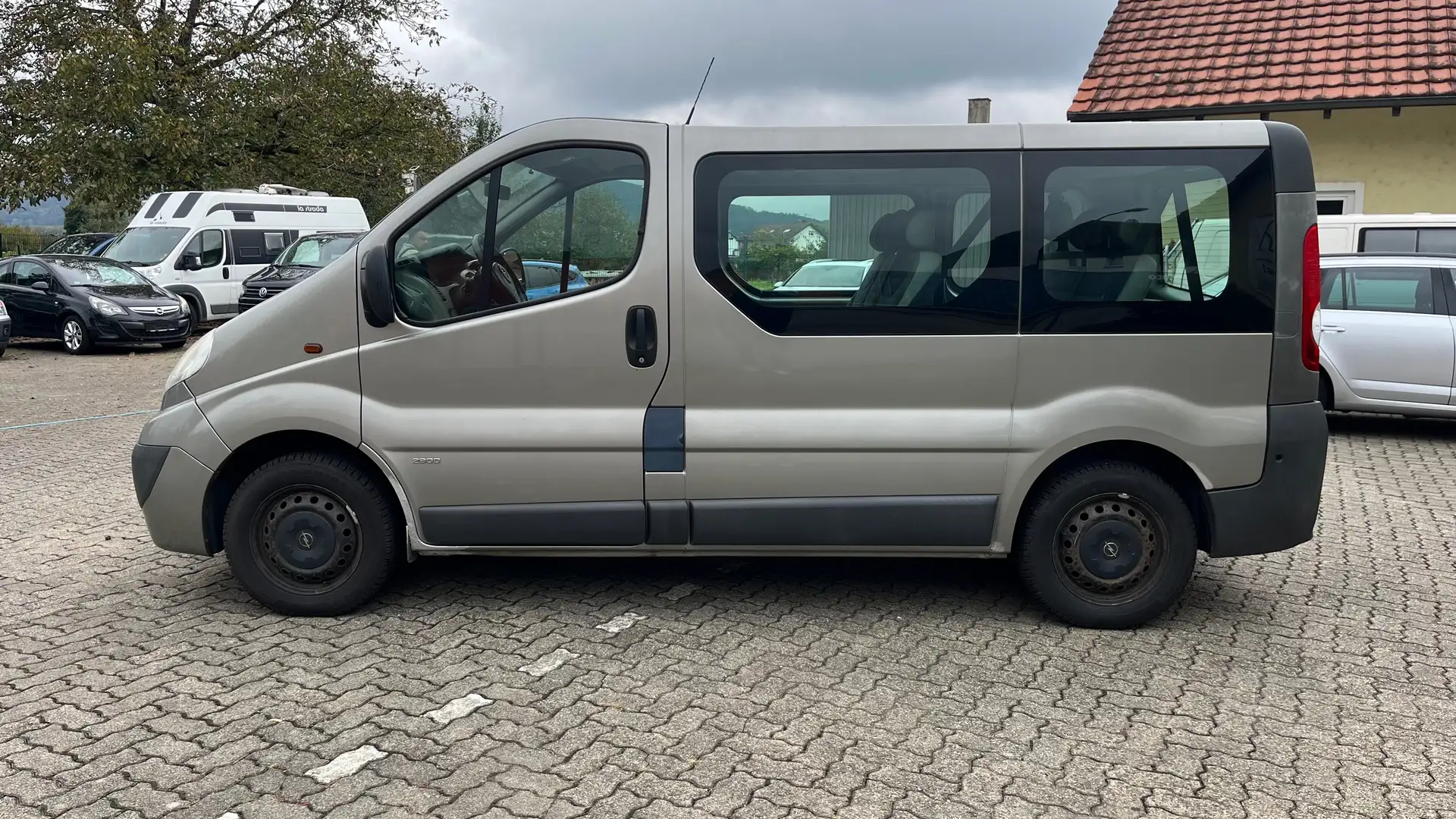 Opel Vivaro Vivaro 2.0 CDTI 2.0 CDTI Klima Ahk Grau - 2