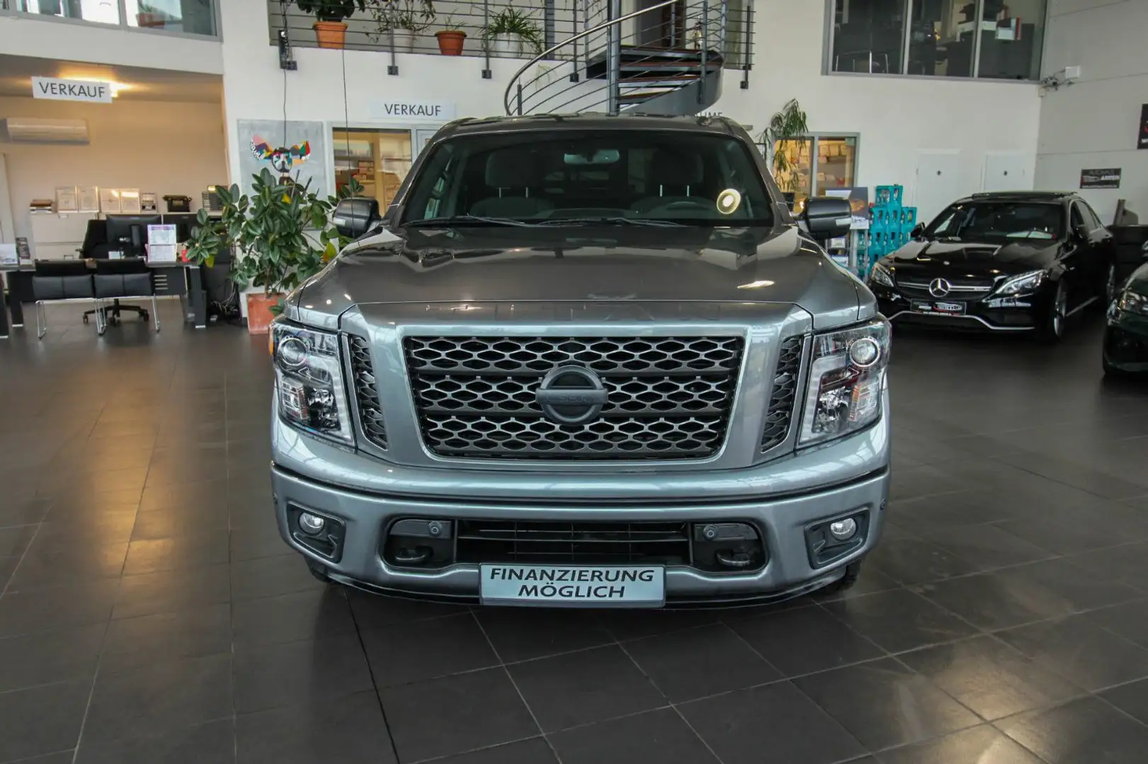 Nissan Titan 5.6L V8 4WD Platinum Midnight/Kamera/SHZ Gri - 2