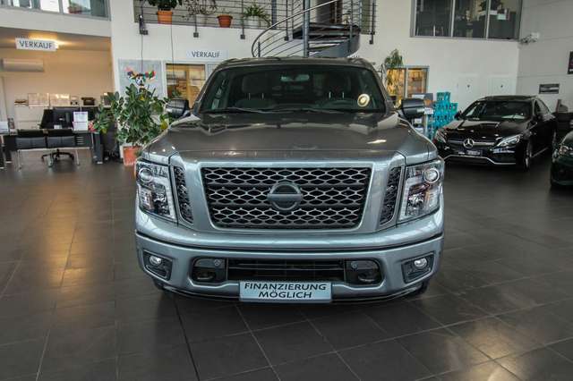 Nissan Titan 5.6L V8 4WD Platinum Midnight/Kamera/SHZ