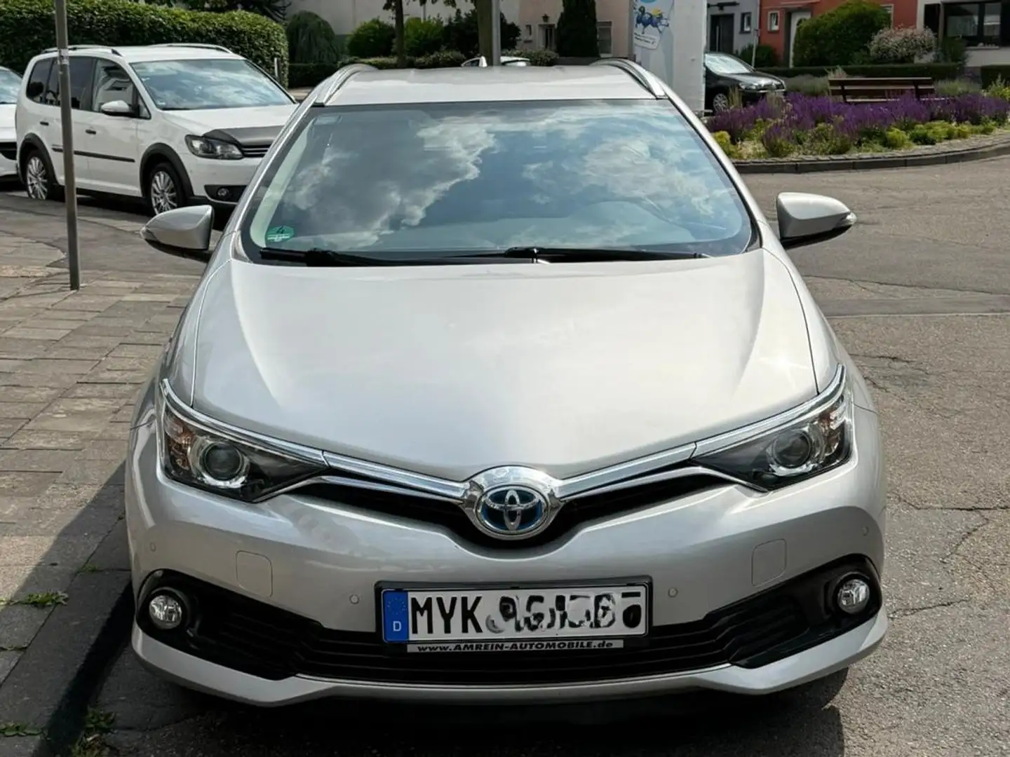 Toyota Auris Auris 1.8 VVT-i Hybrid Automatik Touring Silber - 1