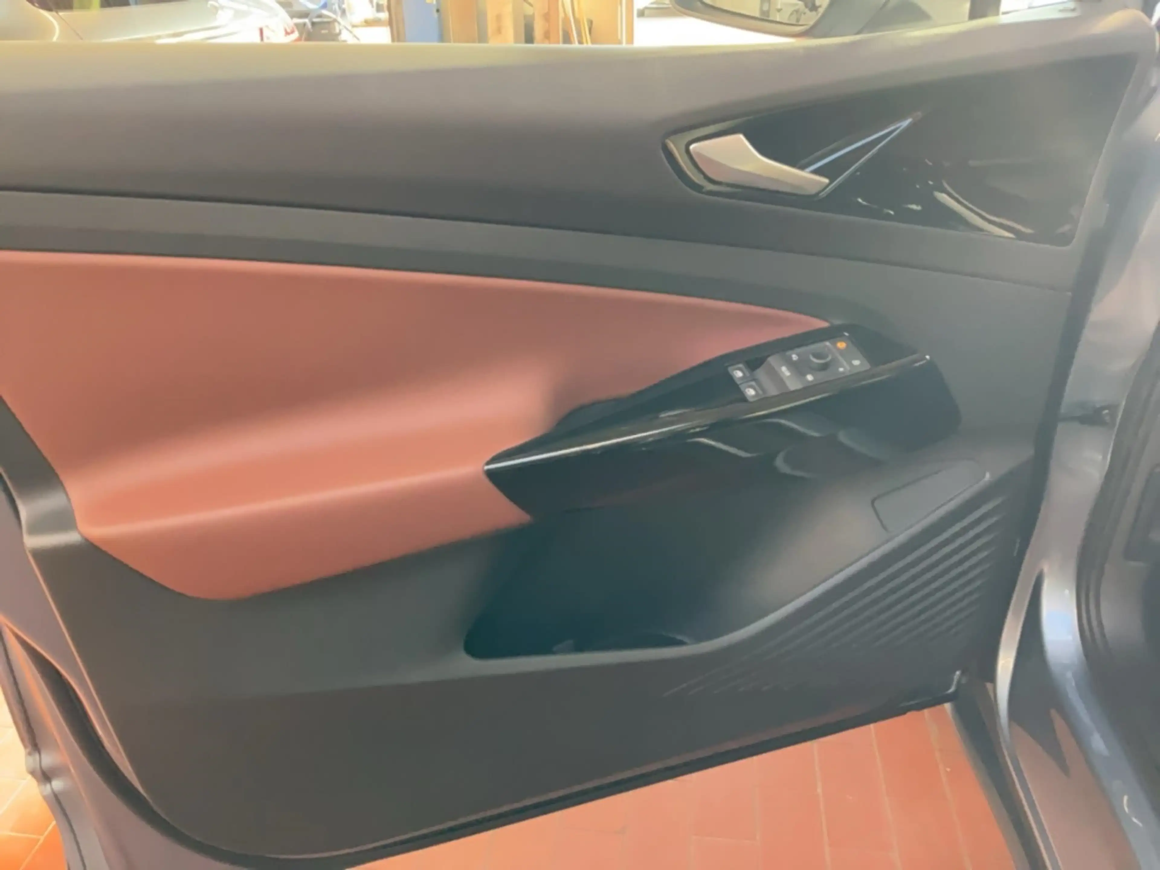Volkswagen ID.5 Pro Performance 82 kWh Alu Matrix-LED AHK Pano Kam — photo 12