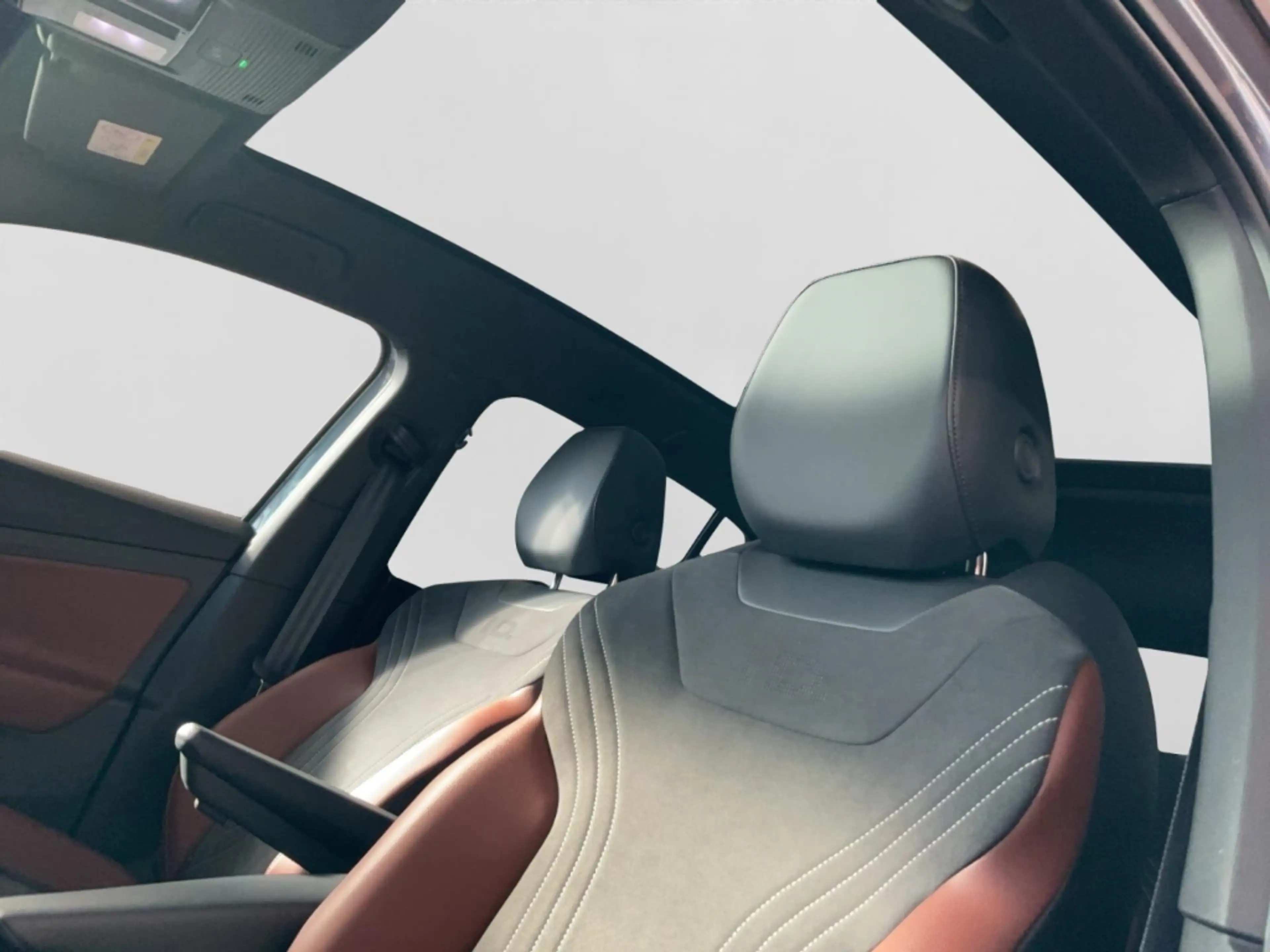 Volkswagen ID.5 Pro Performance 82 kWh Alu Matrix-LED AHK Pano Kam — photo 11