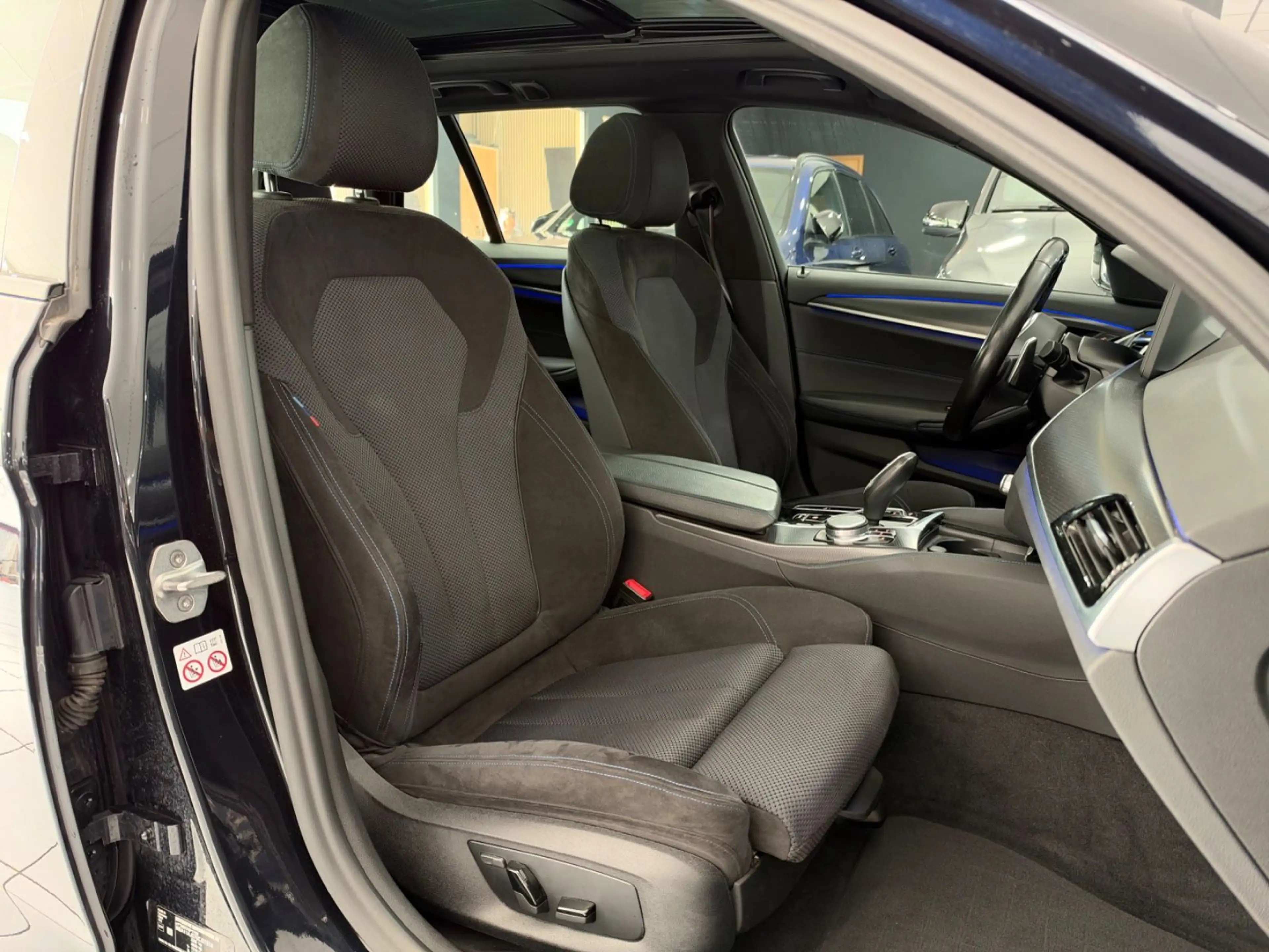 BMW 530 d T*M-PAKET*PANO*ACC*KAMERA*HIFI*4-ZONEN*LED — photo 10