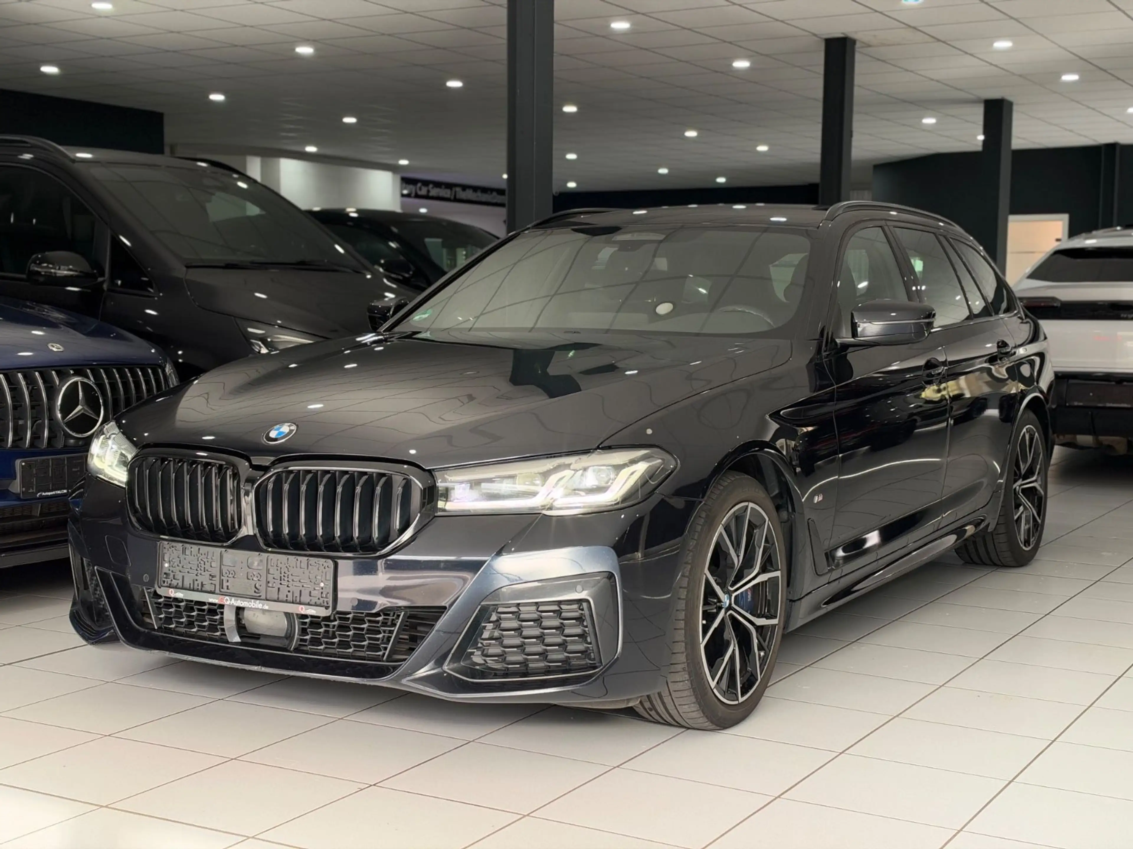 BMW 530 d T*M-PAKET*PANO*ACC*KAMERA*HIFI*4-ZONEN*LED
