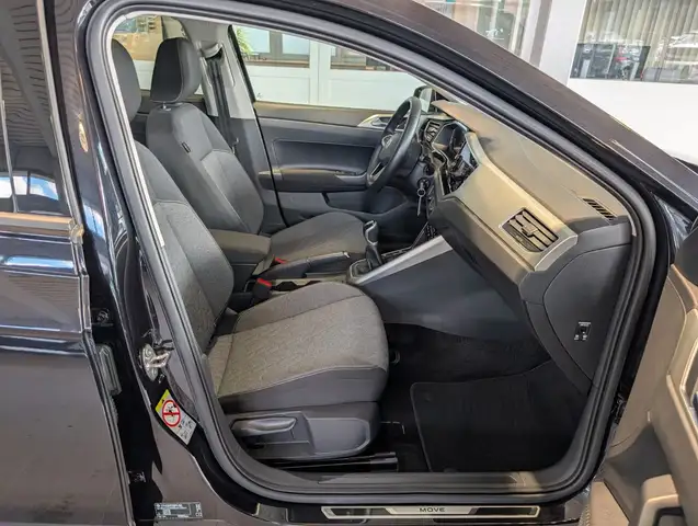 Volkswagen Polo view 3