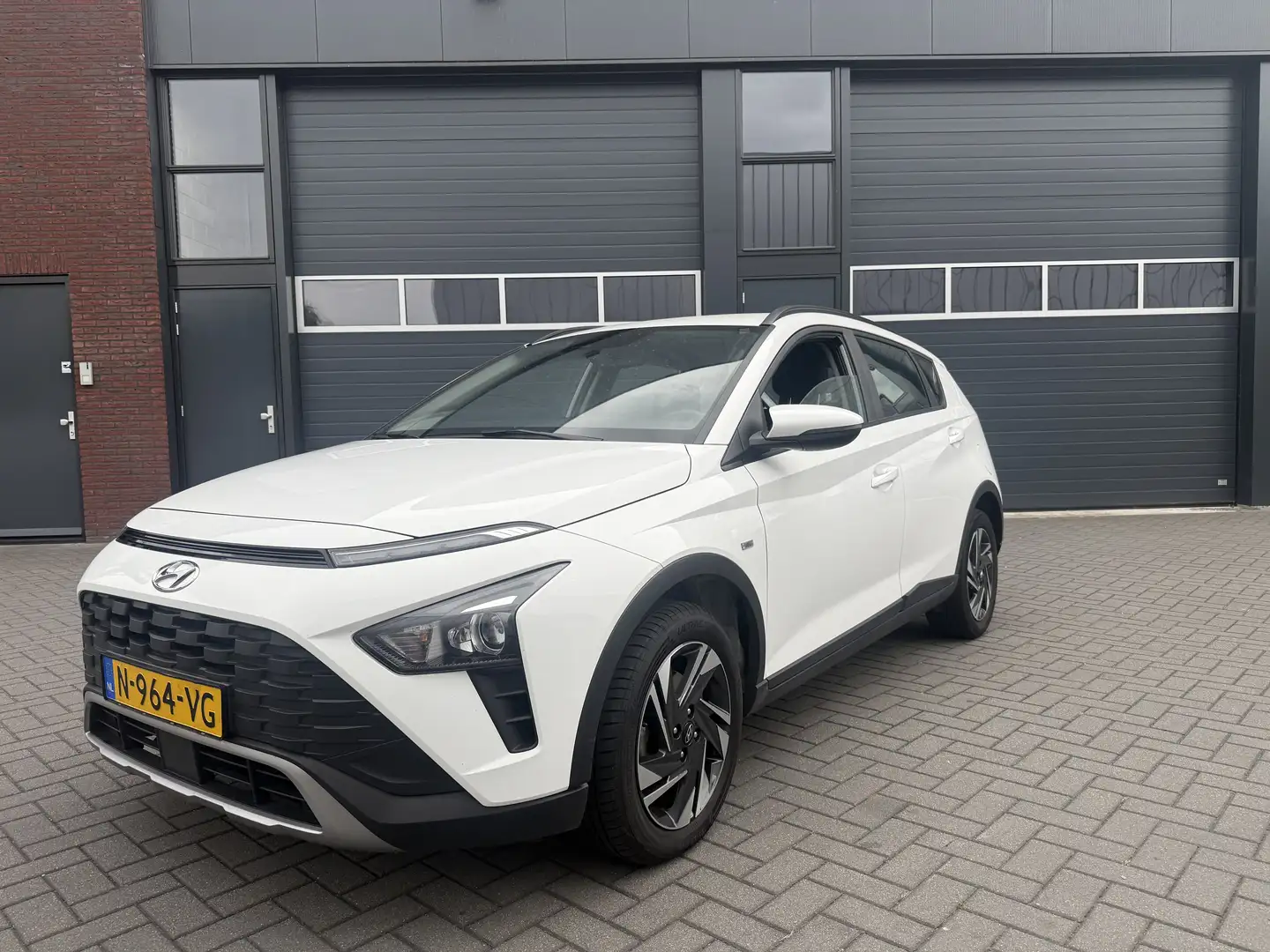 Hyundai BAYON 1.0 T-GDI Comf. SCHADE RIJBAAR EXPORT PRIJS Wit - 1