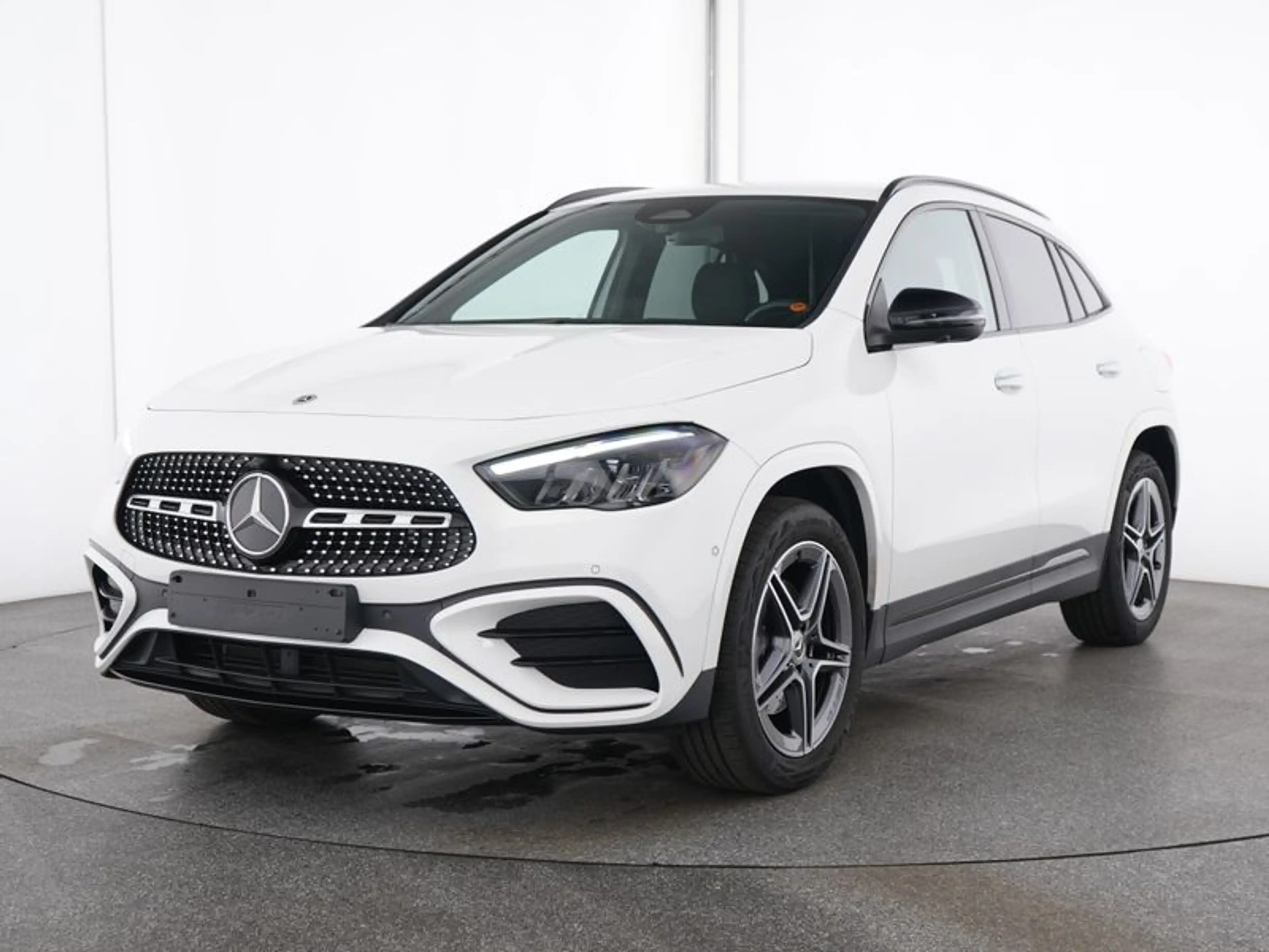 Mercedes-Benz GLA 250 e AMG-Sport/AHK/Distr/360/Night/Ambi/19" — photo 2