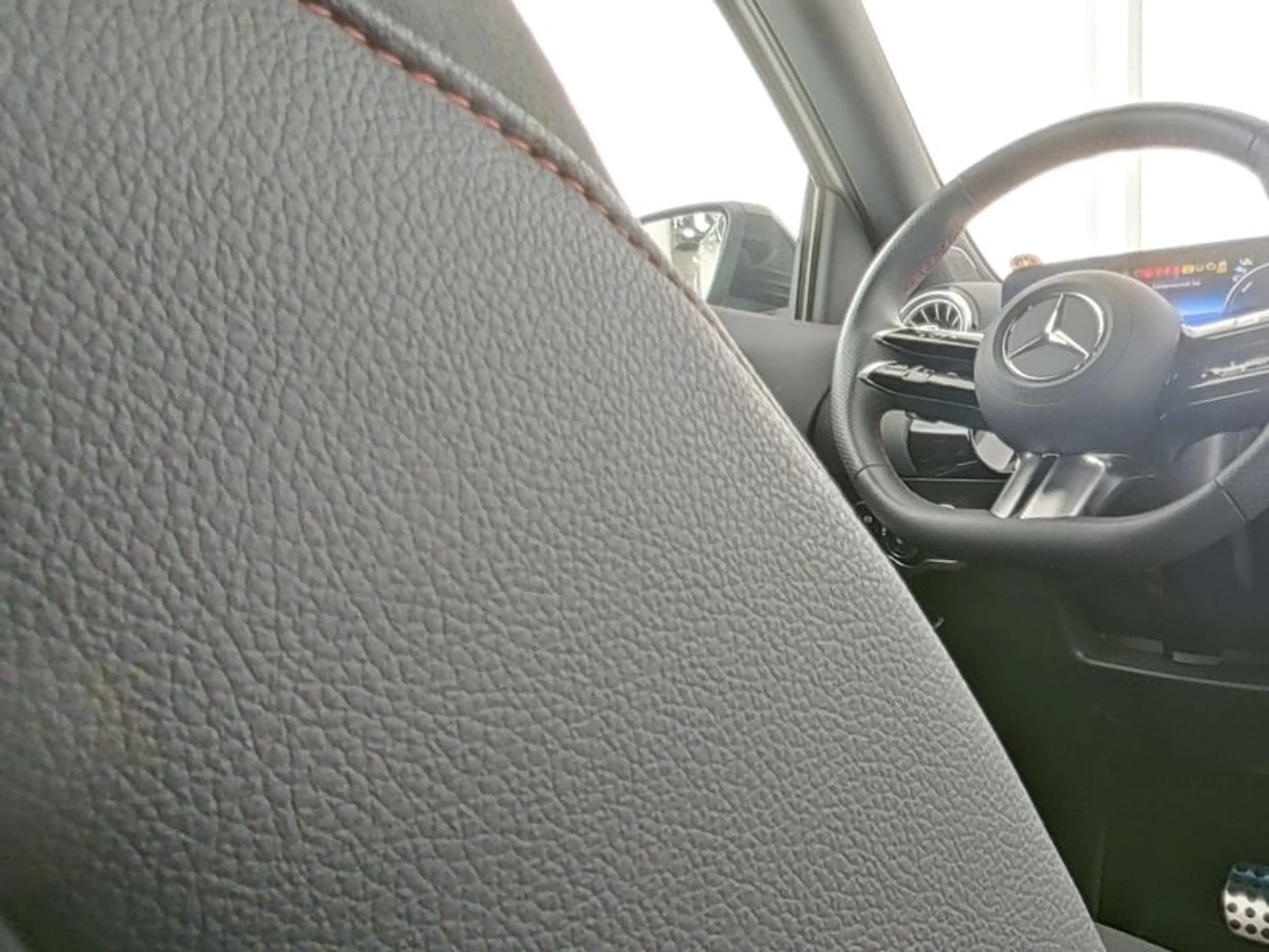 Mercedes-Benz GLA 250 e AMG-Sport/AHK/Distr/360/Night/Ambi/19" — photo 9