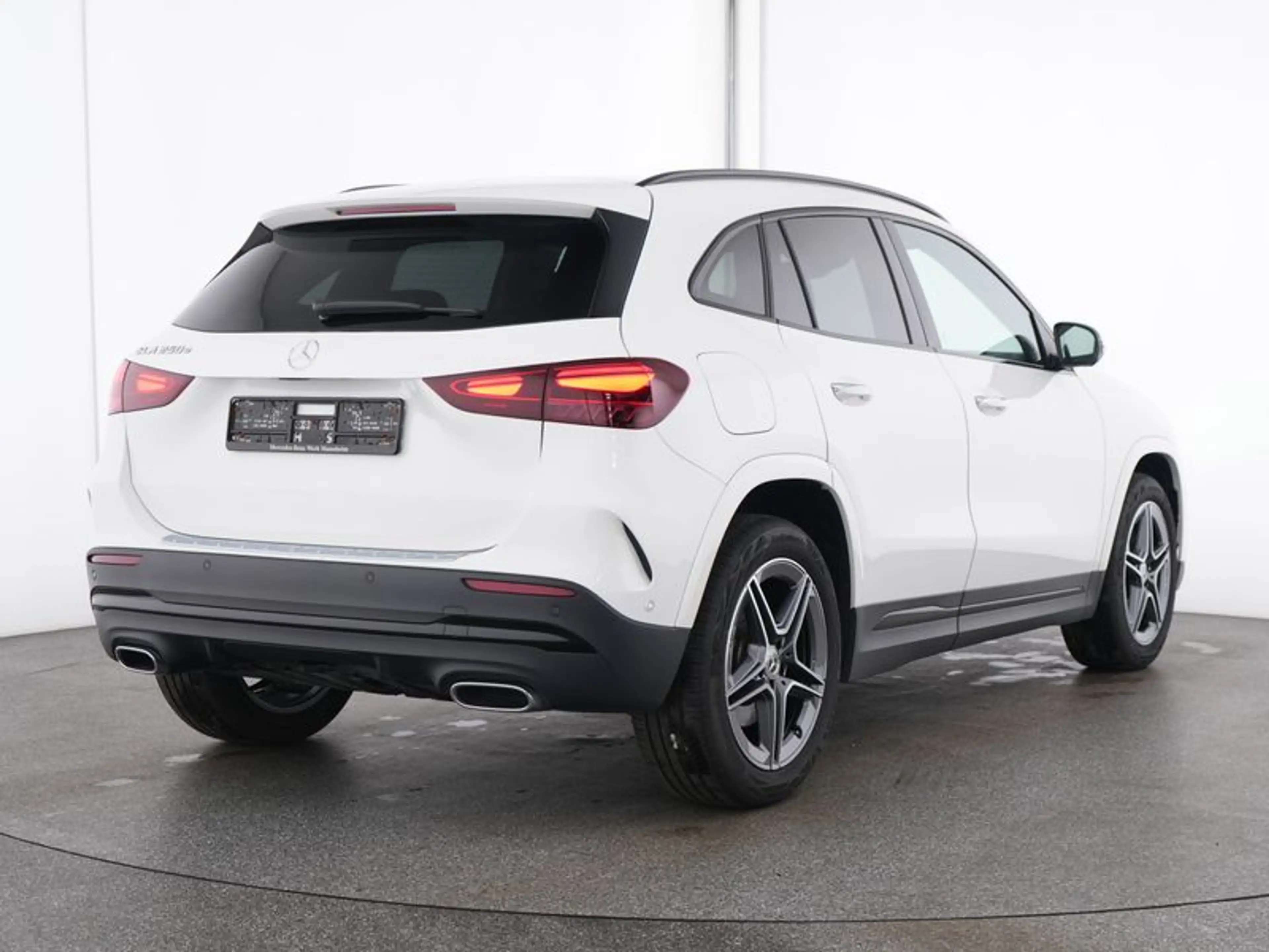 Mercedes-Benz GLA 250 e AMG-Sport/AHK/Distr/360/Night/Ambi/19" — photo 3
