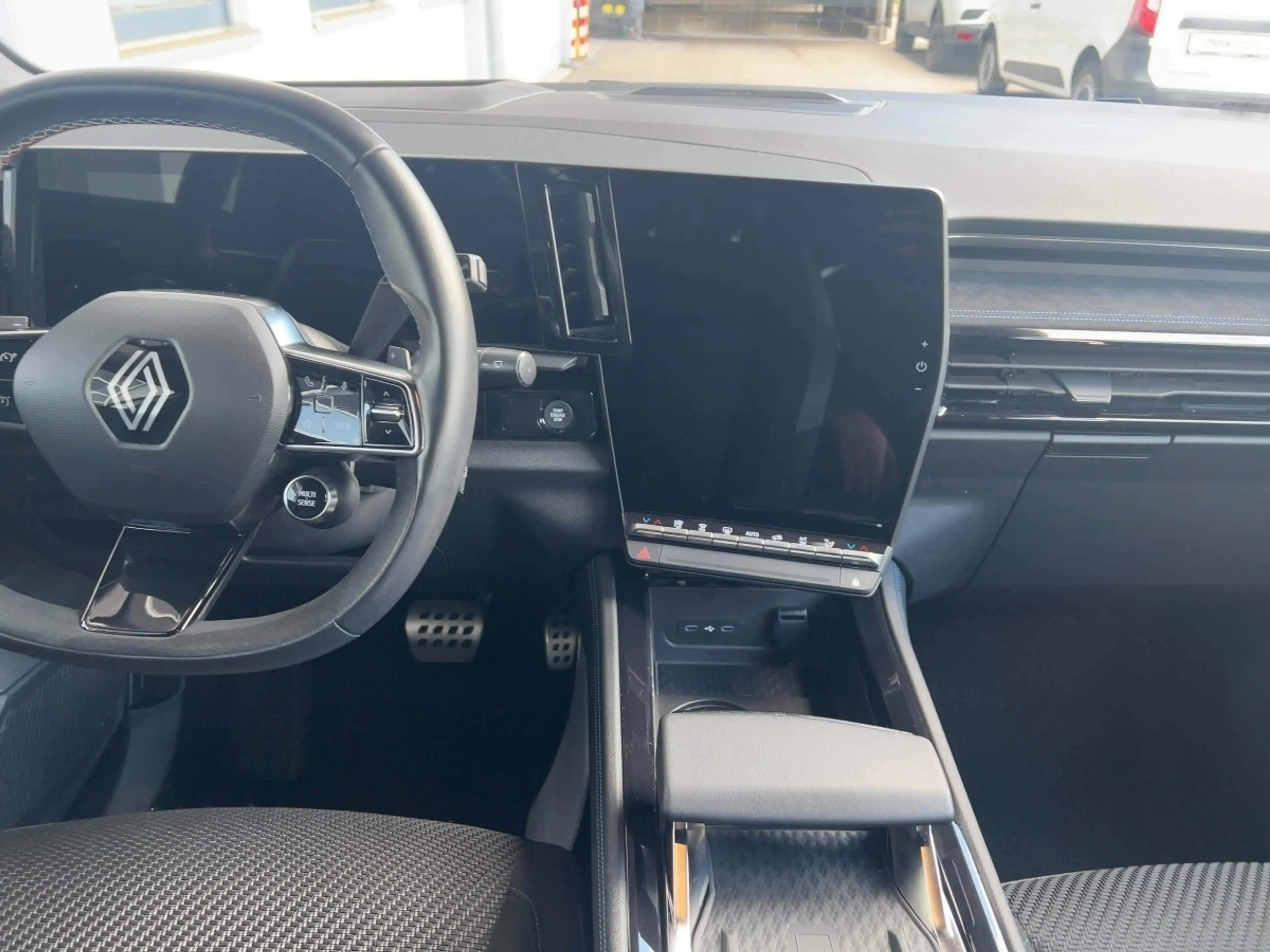 Renault Austral Iconic Esprit Alpine E-Tech Full Hybrid 200 — photo 12