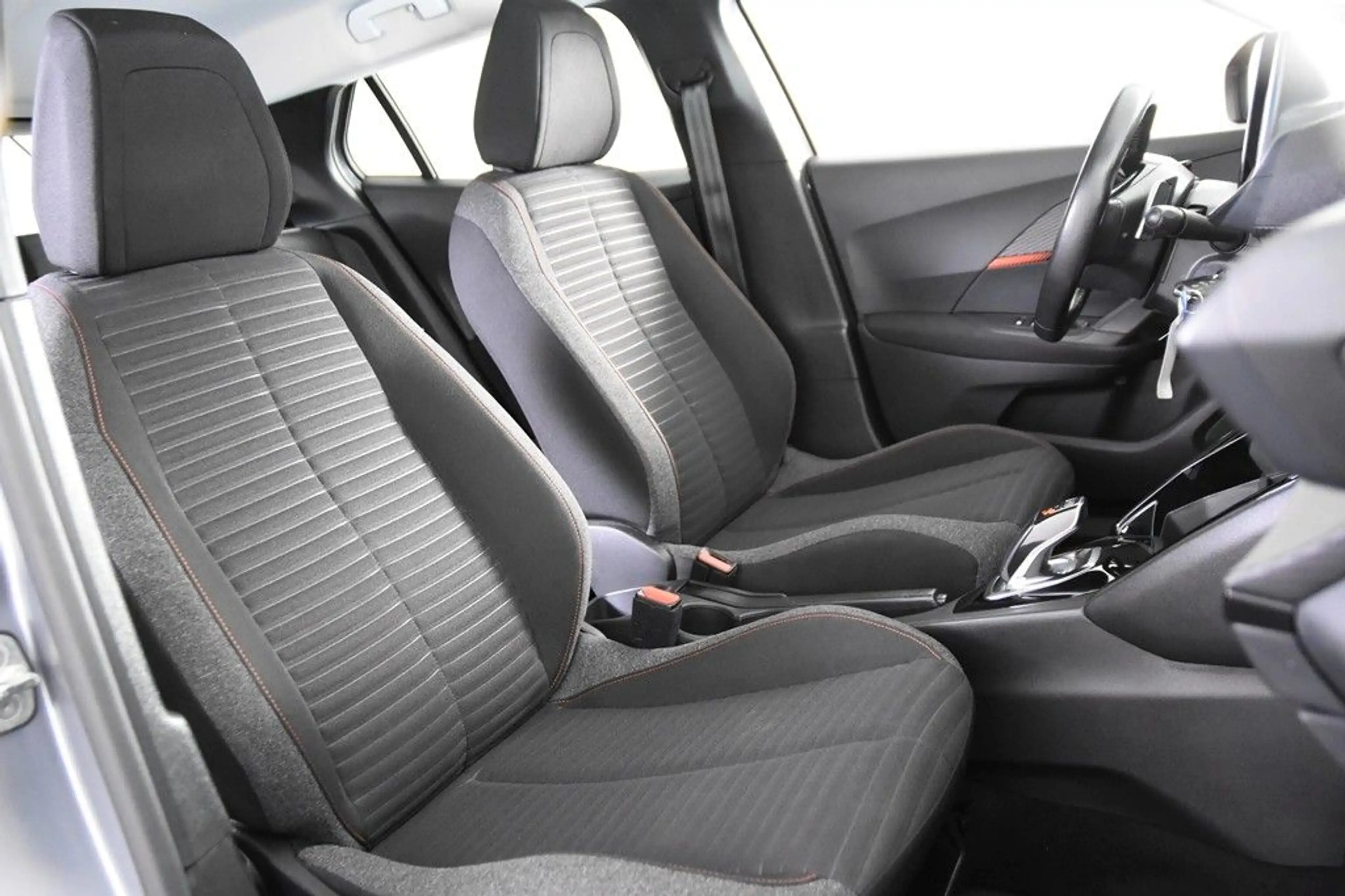 Peugeot 2008 Active 130 Automatik *1.Hand*Navi*Park ass. — photo 3