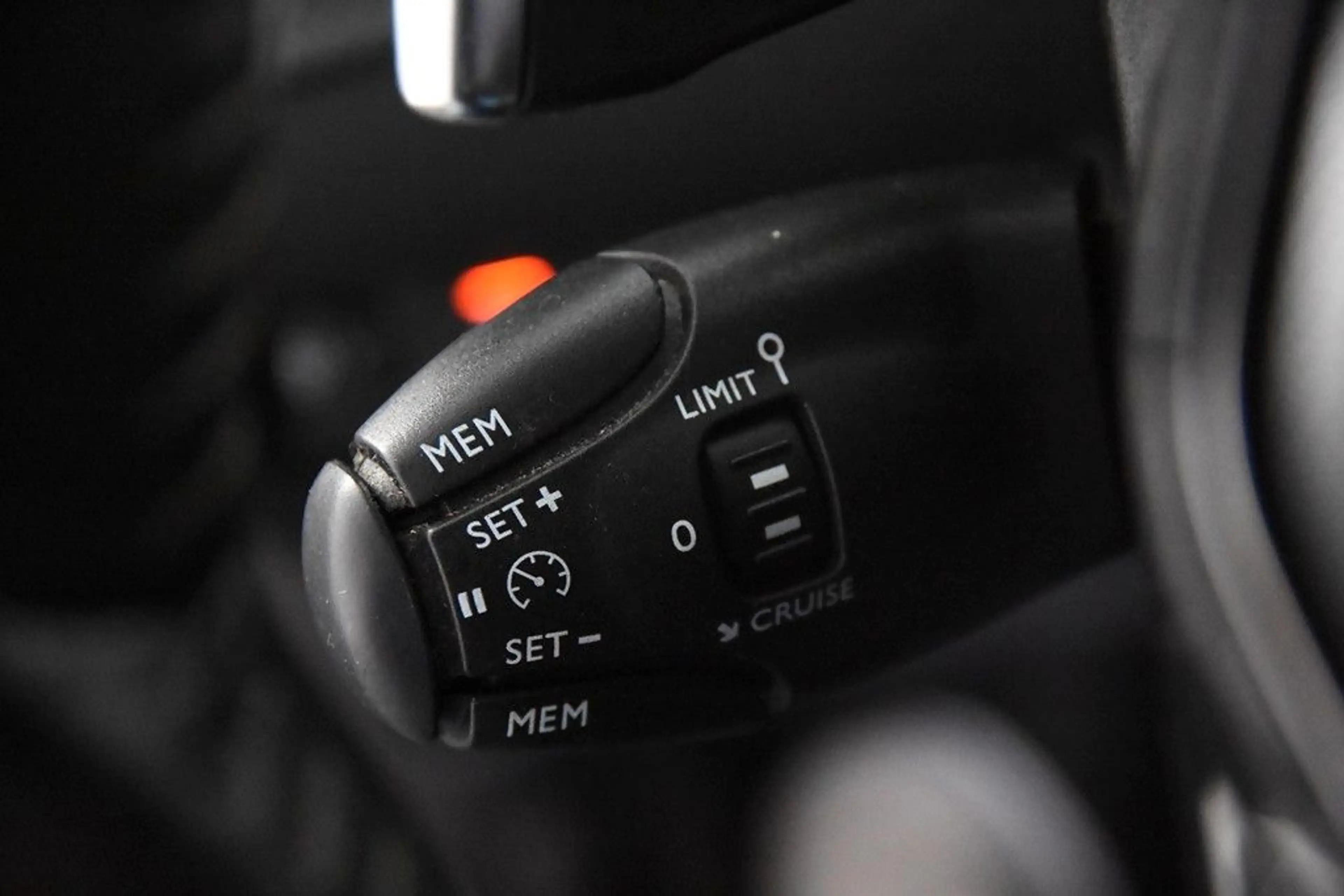Peugeot 2008 Active 130 Automatik *1.Hand*Navi*Park ass. — photo 12