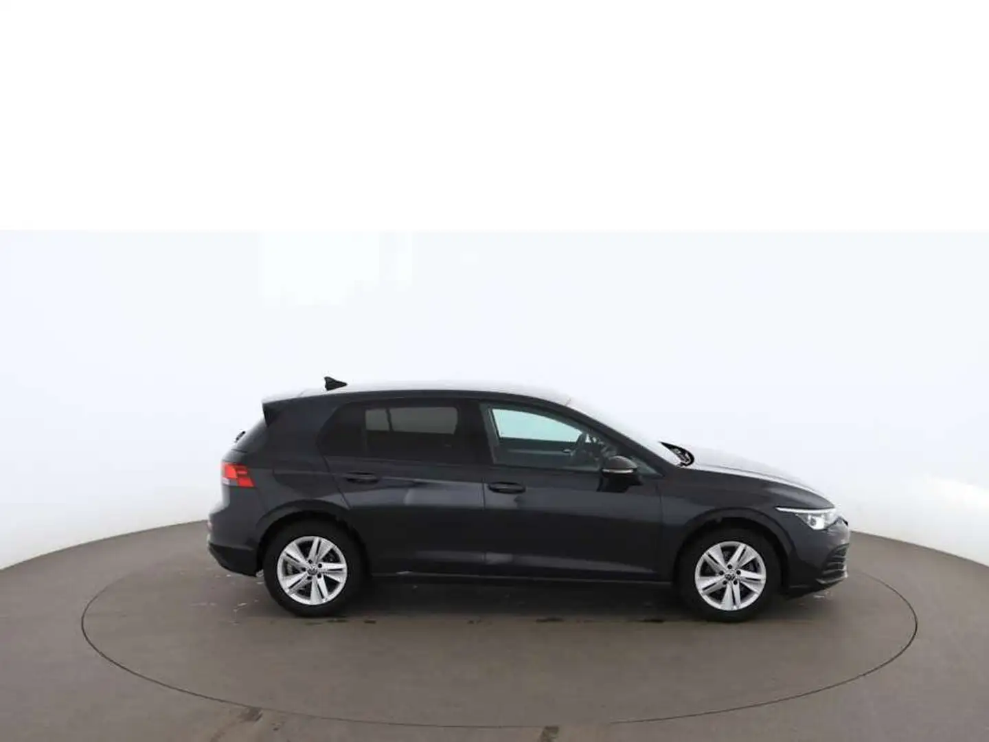 Volkswagen Golf VIII 1.5 TSI Life LED RADAR NAVI SITZHZG Grau - 2