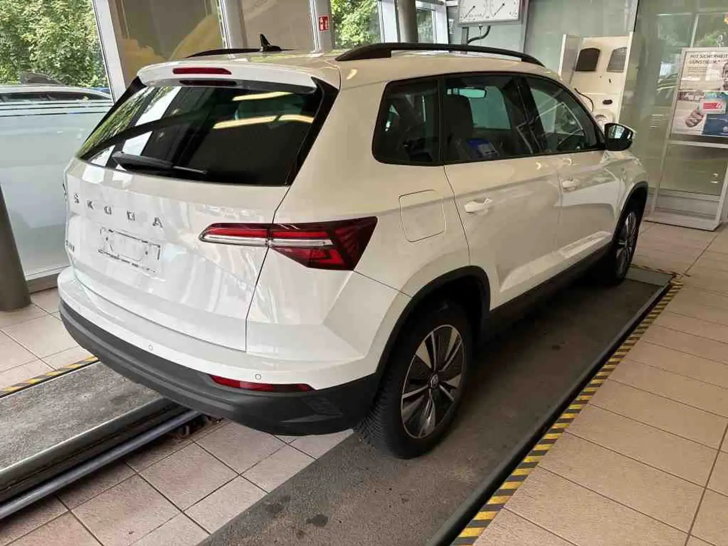 Skoda Karoq 1.5 TSI DSG Tour Rear-View, LED Weiß - 2
