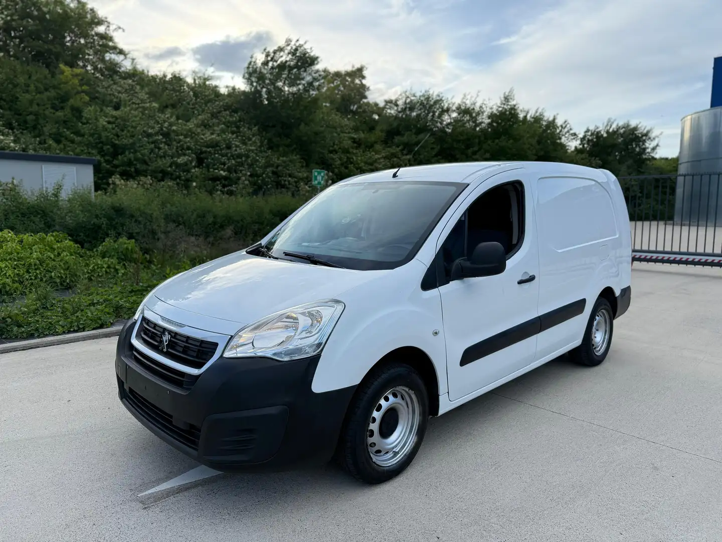 Peugeot Partner 1.6 BlueHDi L2H1 Premium 121 S/S Blanc - 1