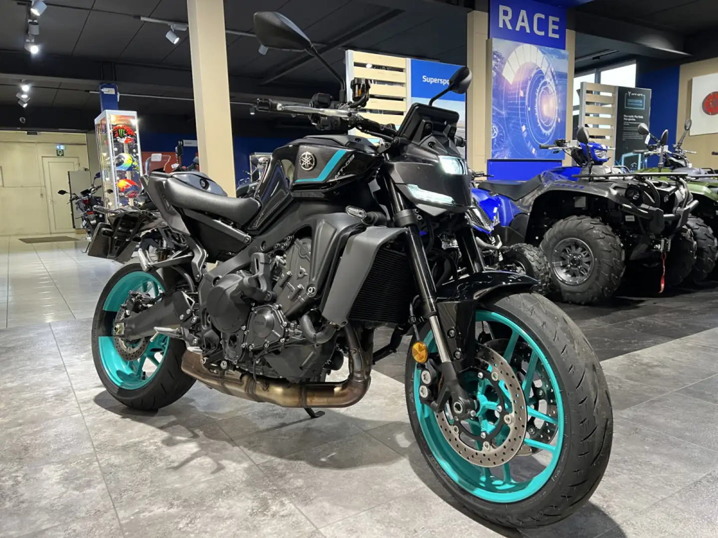 Yamaha MT-09 Y-AMT (Location) Gri - 1