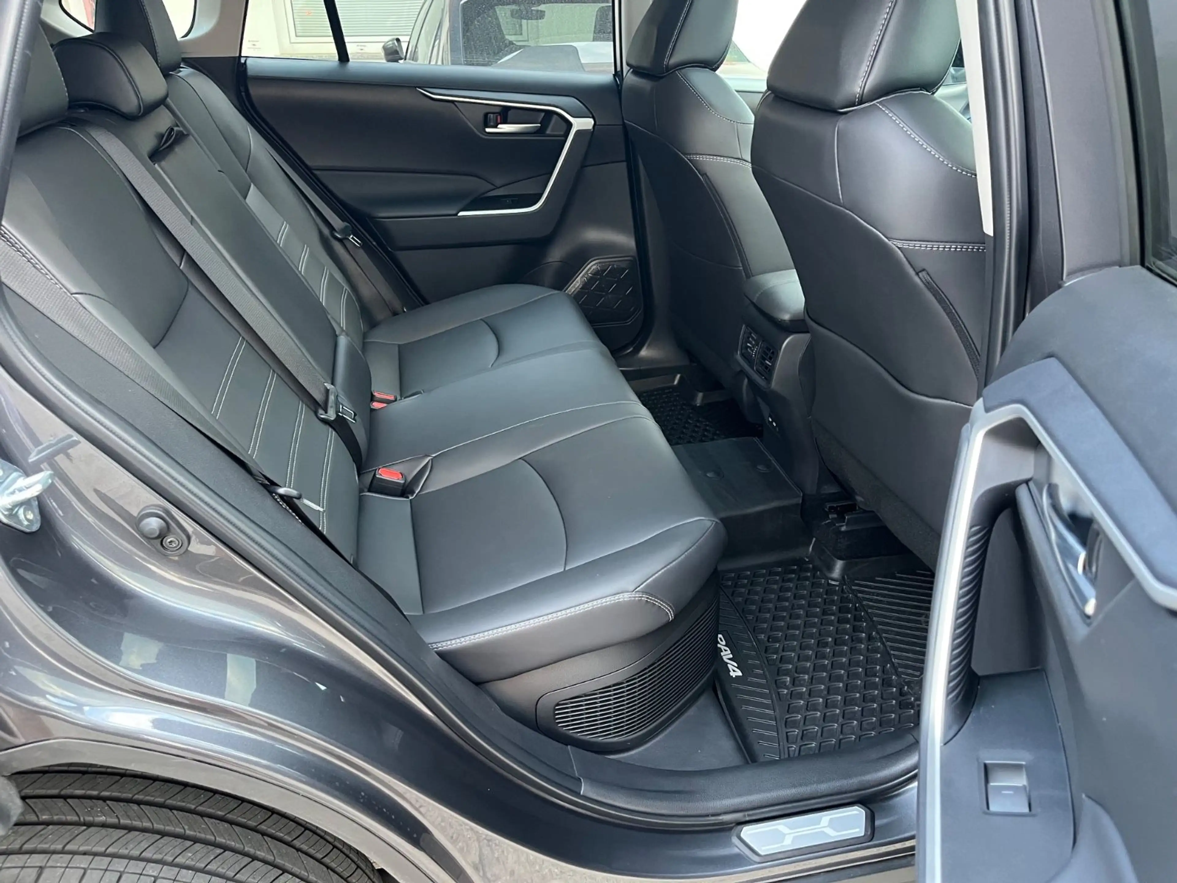 Toyota RAV 4 2.5 Hybrid 4x4 Schiebedach Leder — photo 14