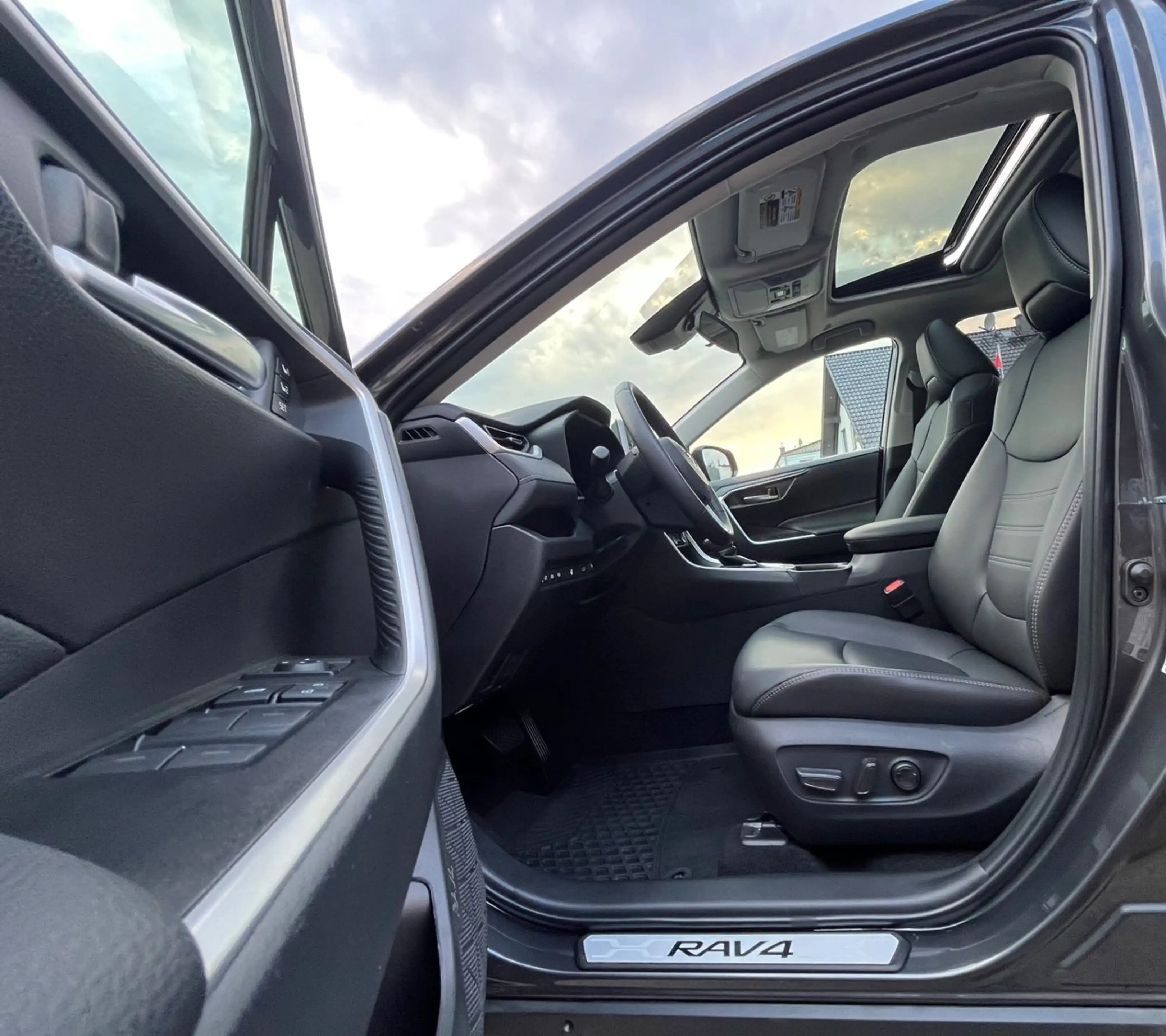 Toyota RAV 4 2.5 Hybrid 4x4 Schiebedach Leder — photo 10