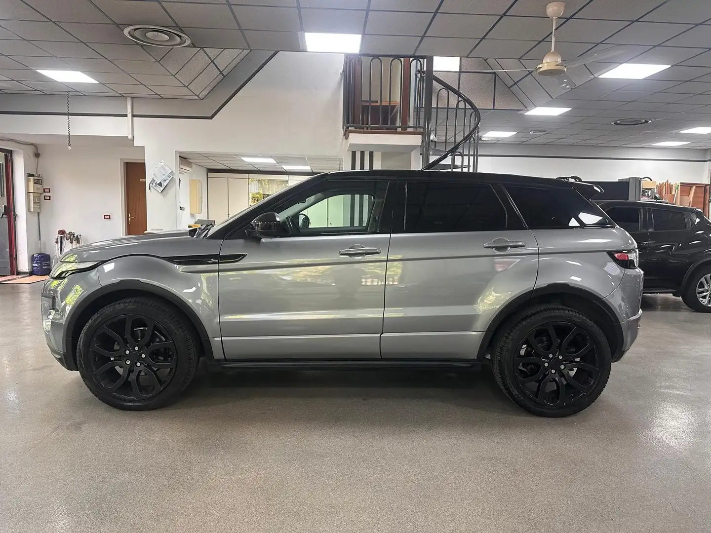 Land Rover Range Rover Evoque Evoque 5p 2.2 sd4 Pure Tech Pack 190cv auto 9m Grijs - 2