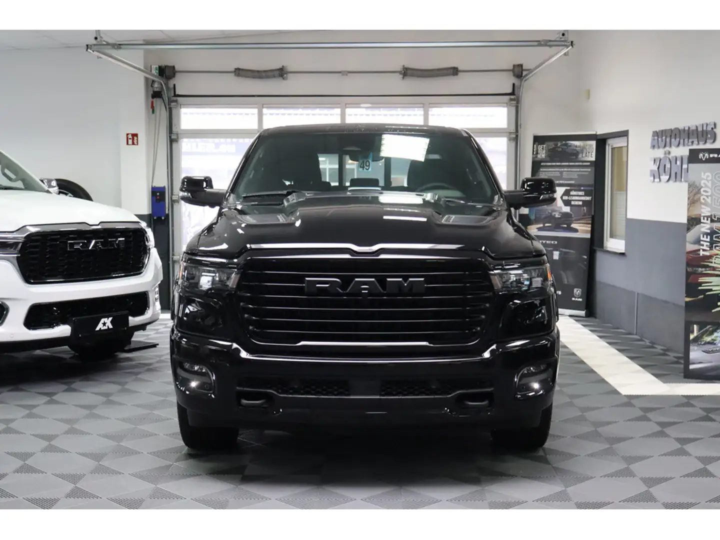 Dodge RAM 1500 Laramie NIGHT ACC, LPG, H&K, Luft, Cluster, M Schwarz - 2