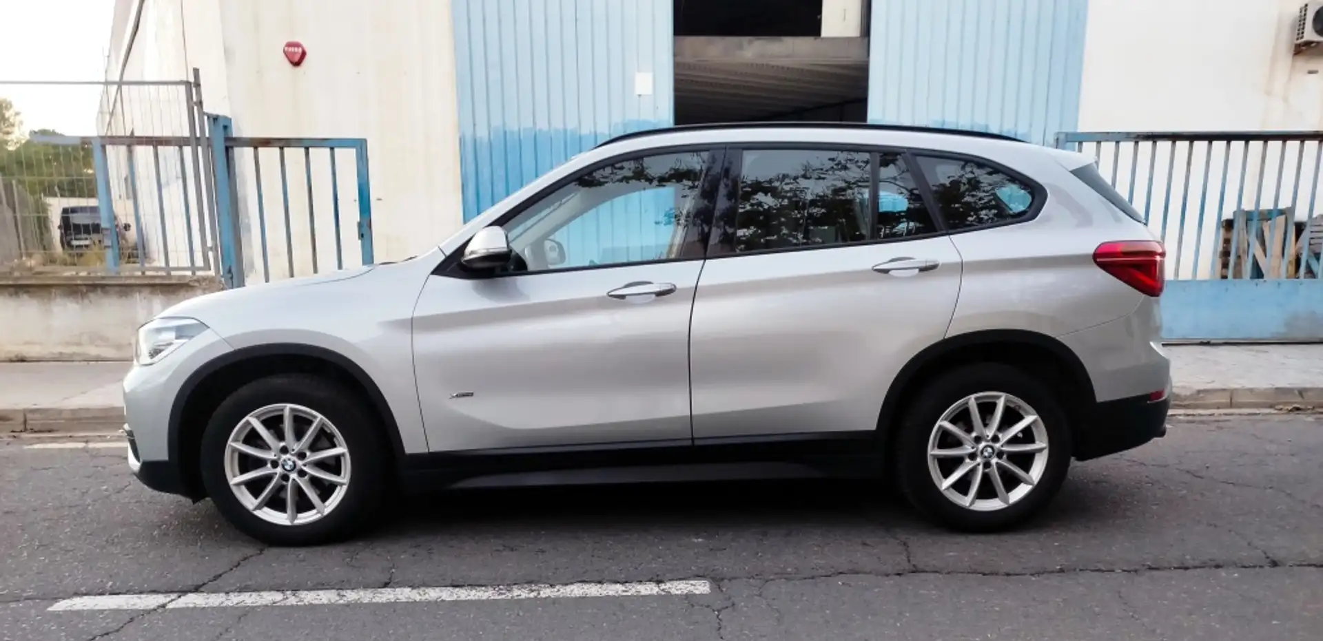 BMW X1 xDrive 18dA Plateado - 2