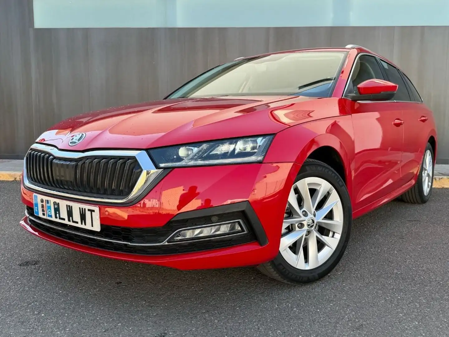 Skoda Octavia Combi 2.0TDI Style DSG 110kW Rojo - 2
