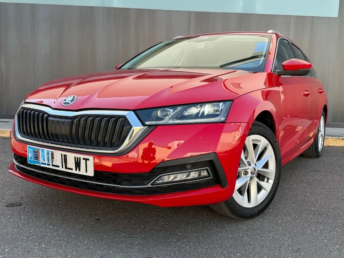 Skoda Octavia Combi 2.0TDI Style DSG 110kW Rojo - 1