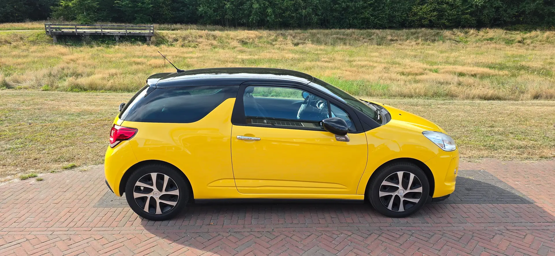 Citroen DS3 DS3 1.6 e-HDi So Chic Žlutá - 2