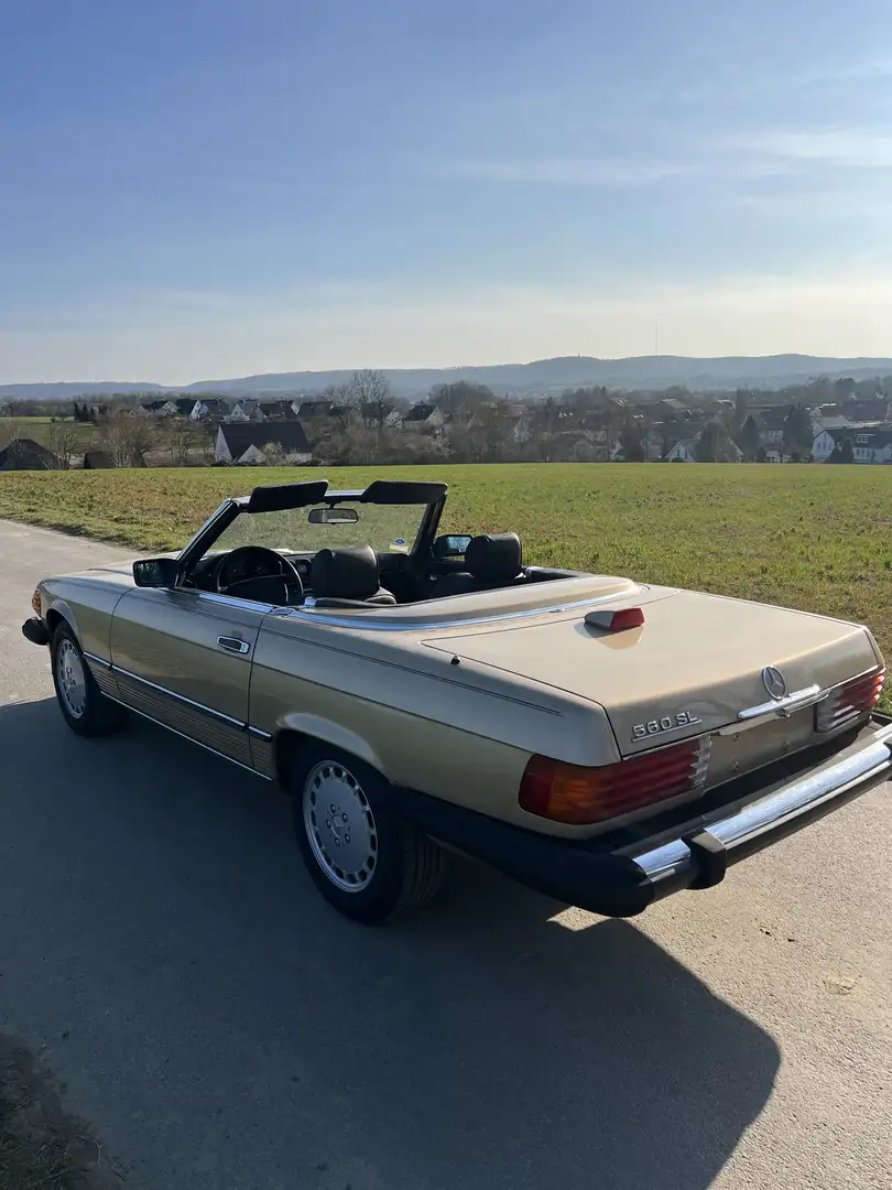 Mercedes-Benz SL 560 Hardtop, softtop Золотистый - 1