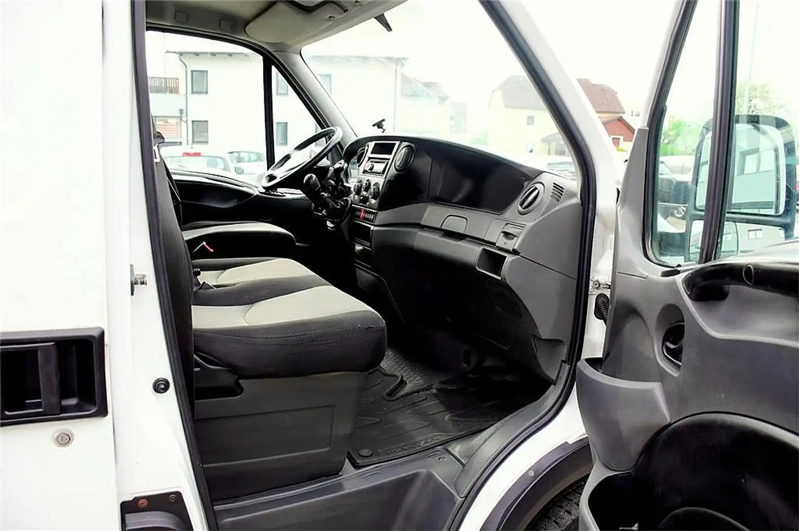 Iveco Daily Daily 35 S 13 V Weiß - 2