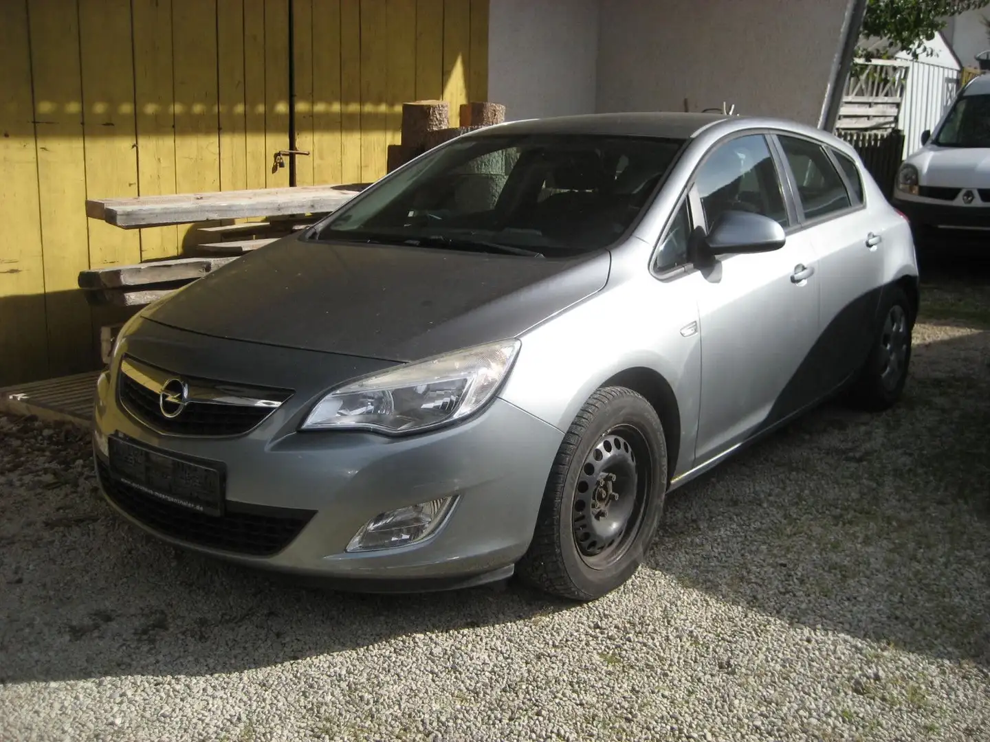 Opel Astra J Lim. 5-trg. Edition Silber - 1