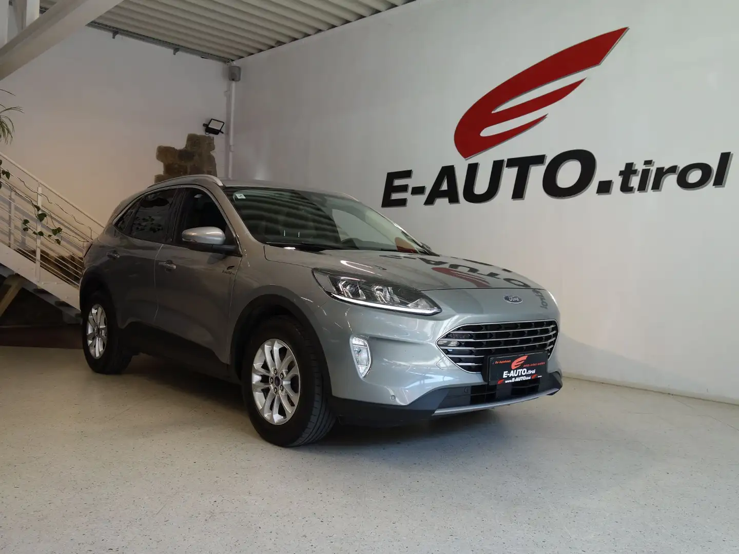 Ford Kuga Titanium *ERSTBESITZ  *GARANTIE *CARPLAY *ASSISTE Grau - 1
