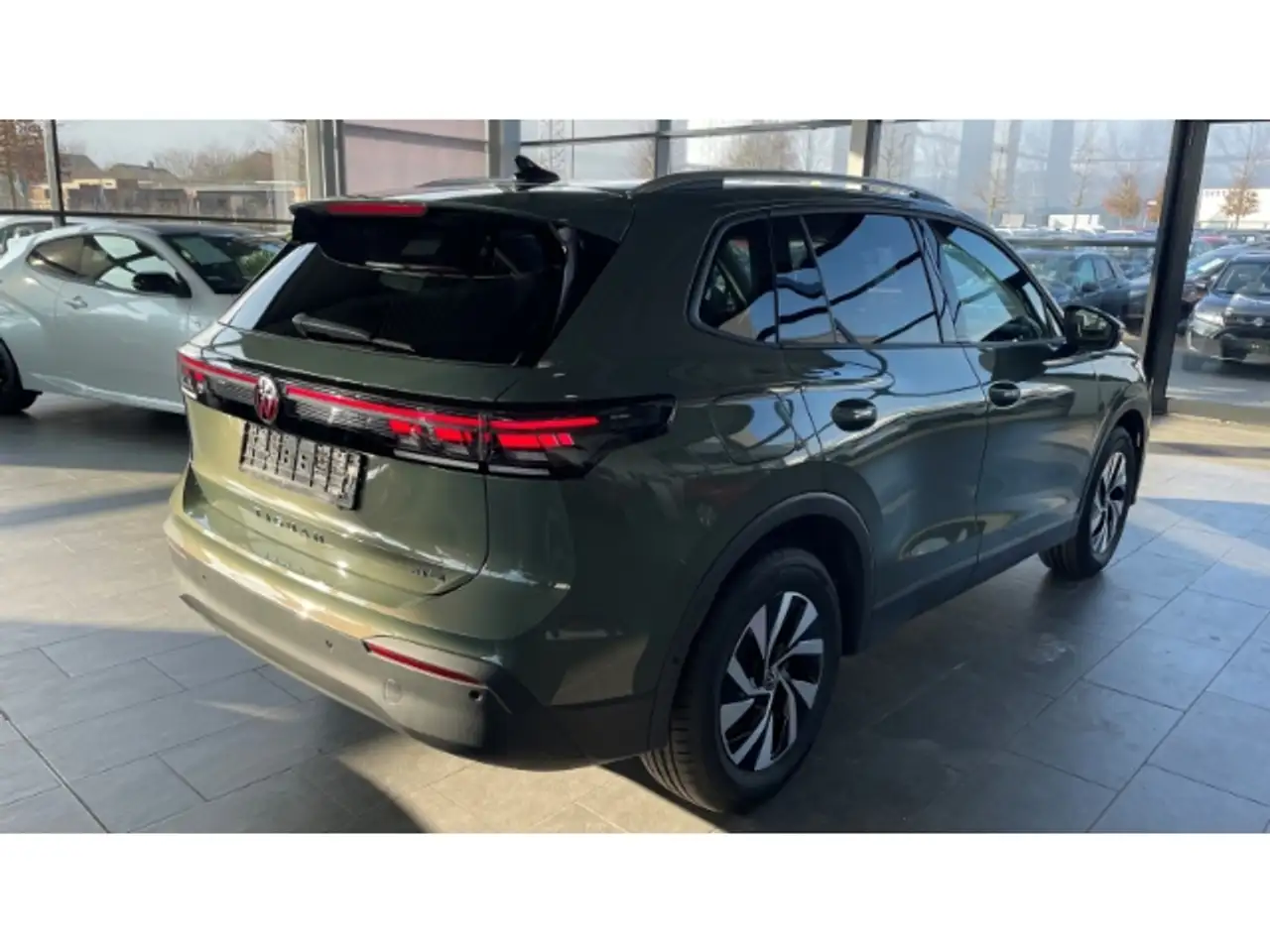 Volkswagen Tiguan 1.5 eTSI Prime IQ-Light 360° ACC Winterpaket el.He 5