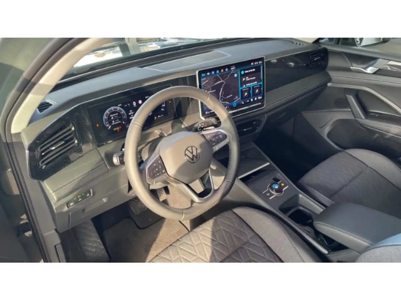 Volkswagen Tiguan 1.5 eTSI Prime IQ-Light 360° ACC Winterpaket el.He 10
