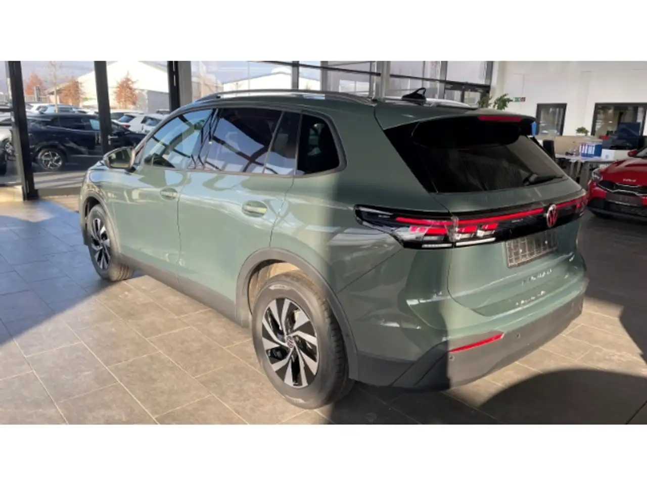 Volkswagen Tiguan 1.5 eTSI Prime IQ-Light 360° ACC Winterpaket el.He 2