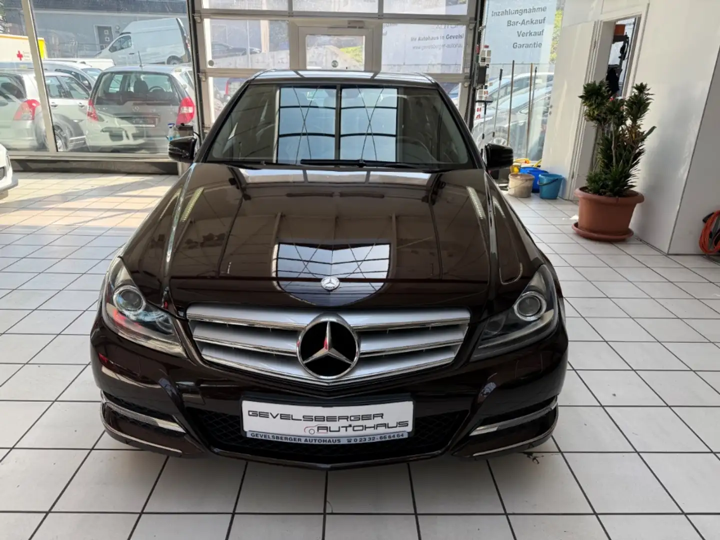 Mercedes-Benz C 200 -Klasse CGI BlueEfficiency aus 1. Hand scheckheft Braun - 2