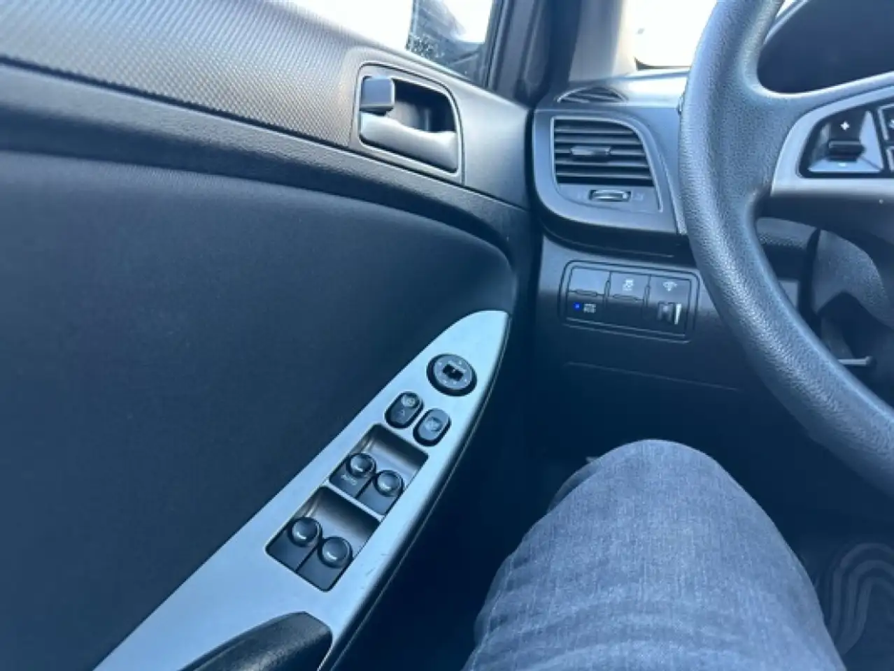 Hyundai ACCENT снимка Hyundai ACCENT