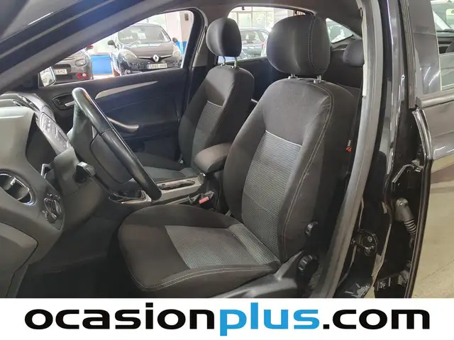 Ford Mondeo view 9