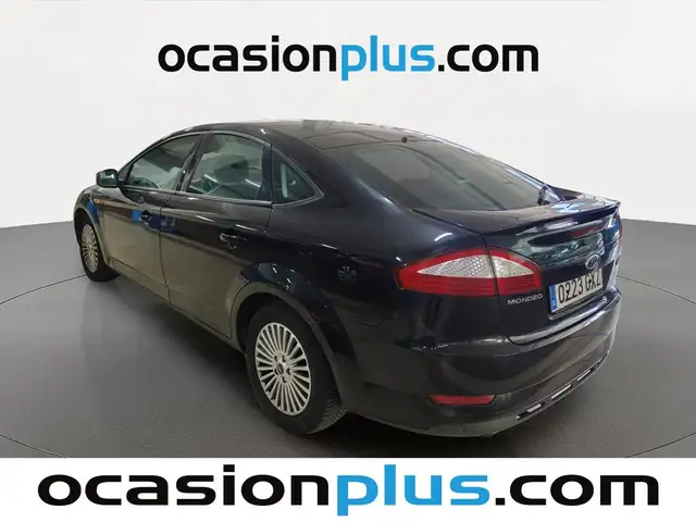 Ford Mondeo view 3