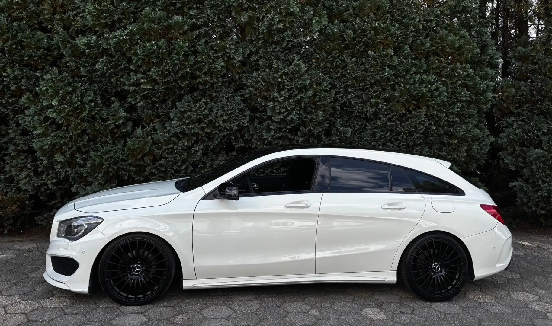 Mercedes-Benz CLA 180 Shooting Brake | AMG Pack | Pano Wit - 2
