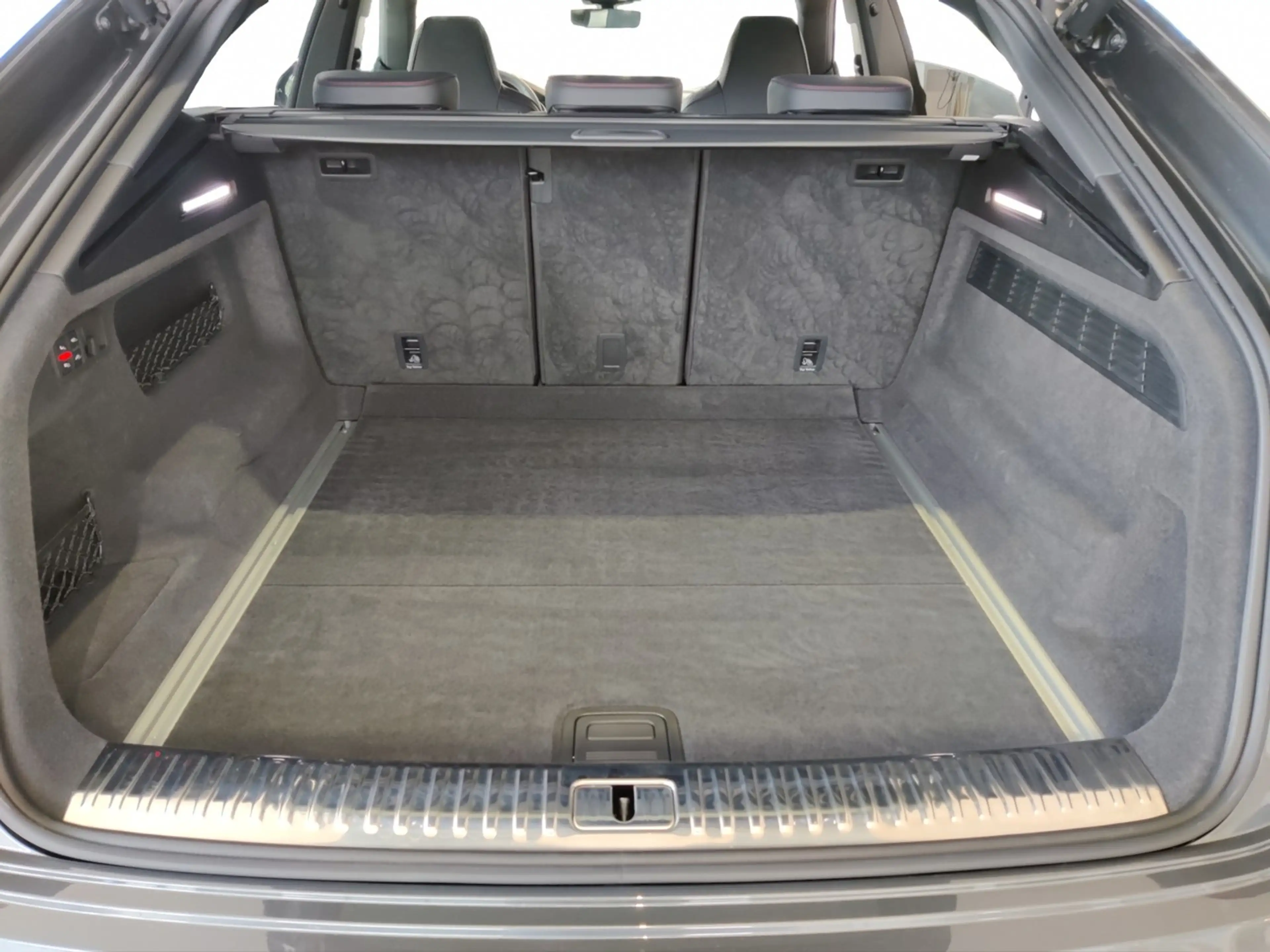 Audi SQ8 4.0 TFSI quattro tiptronic Pano, Matrix, AHK — photo 8