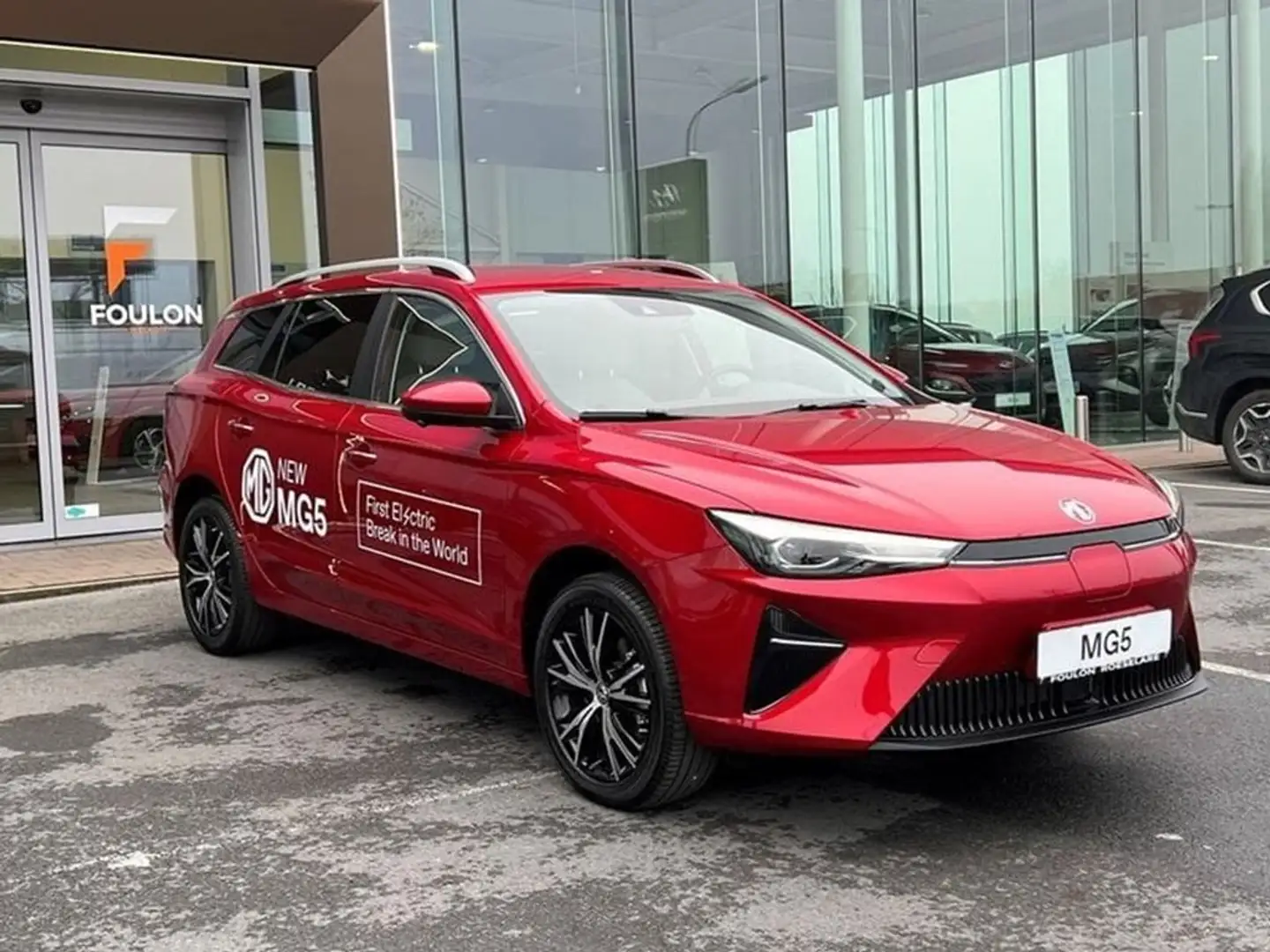 MG MG5 61kWh Luxury STOCK Direct beschikbaar Rouge - 2